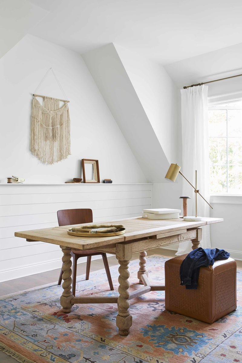 Pouf : LAPF-001,Rugs : SML-2301,Table Lamps : HNI-001,Wall Hangings : RZA-1004
