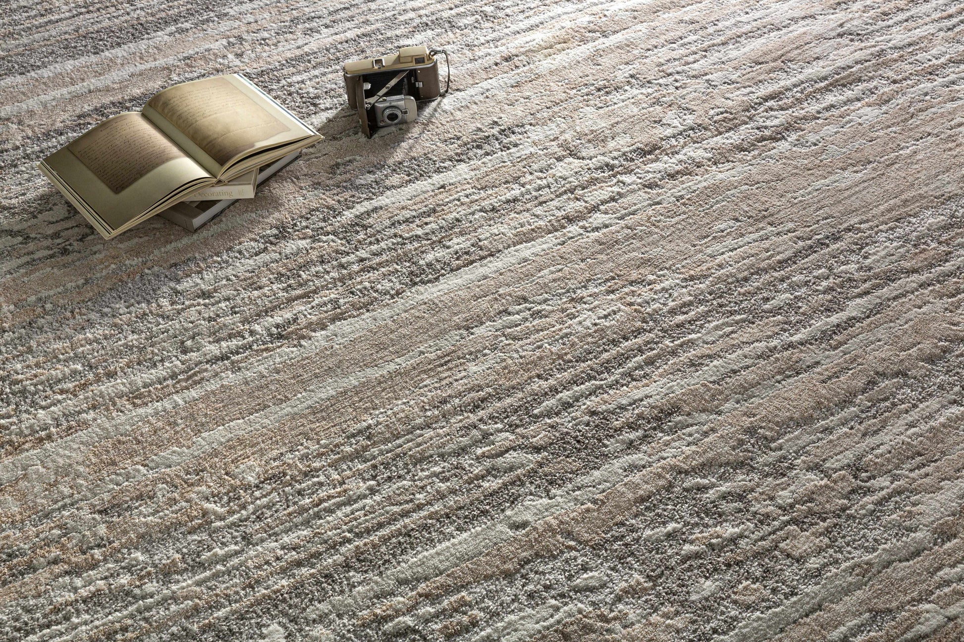 Venice VNE-2302 Machine Woven Rug