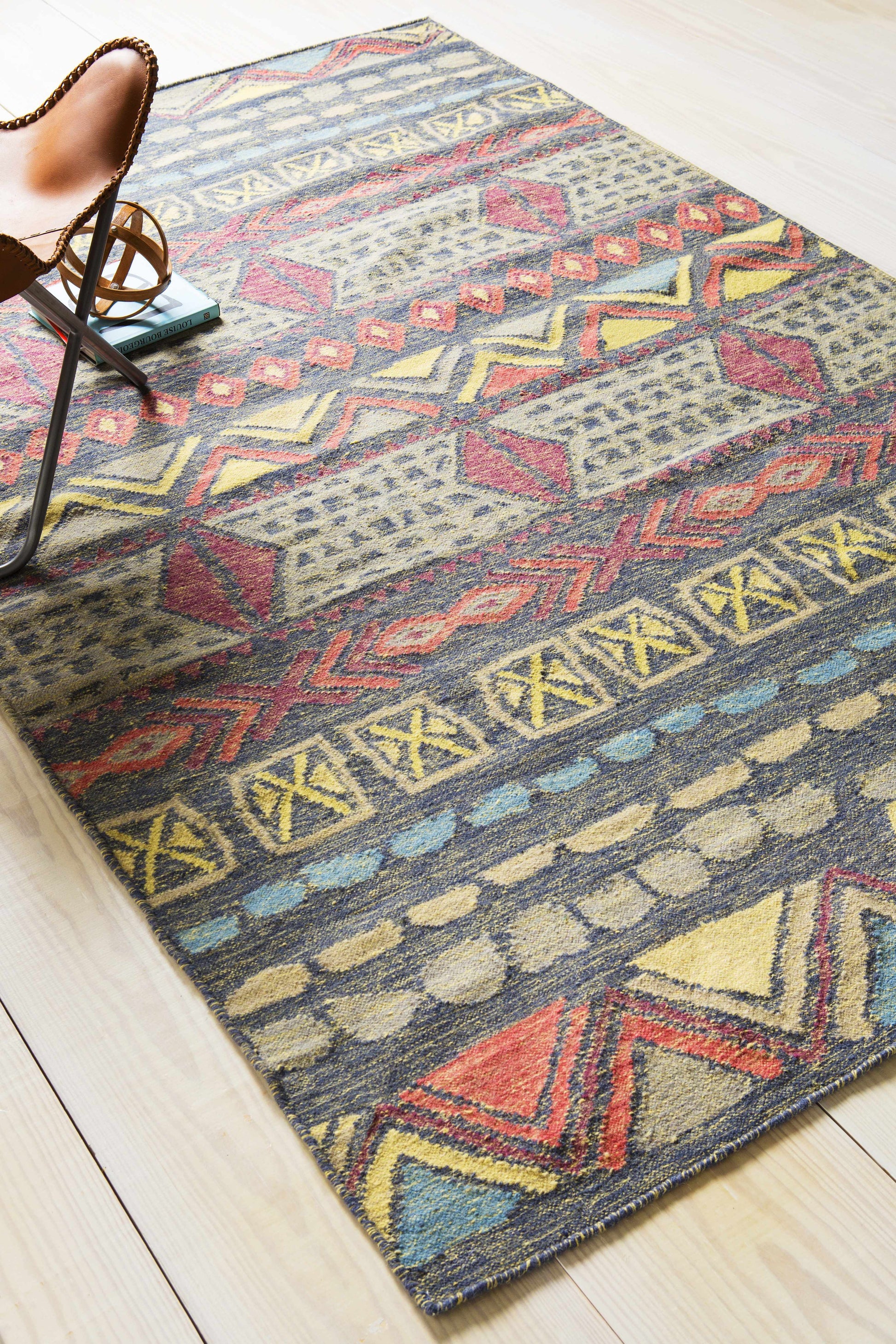 Nomad NOD-100 Hand Woven Rug
