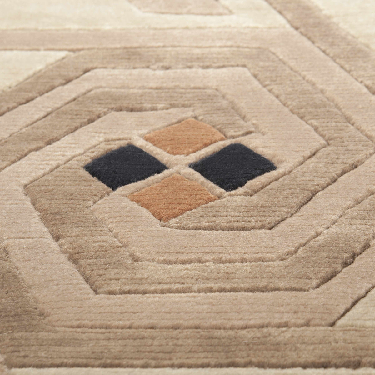 Mugal IN-978 Hand Knotted Rug