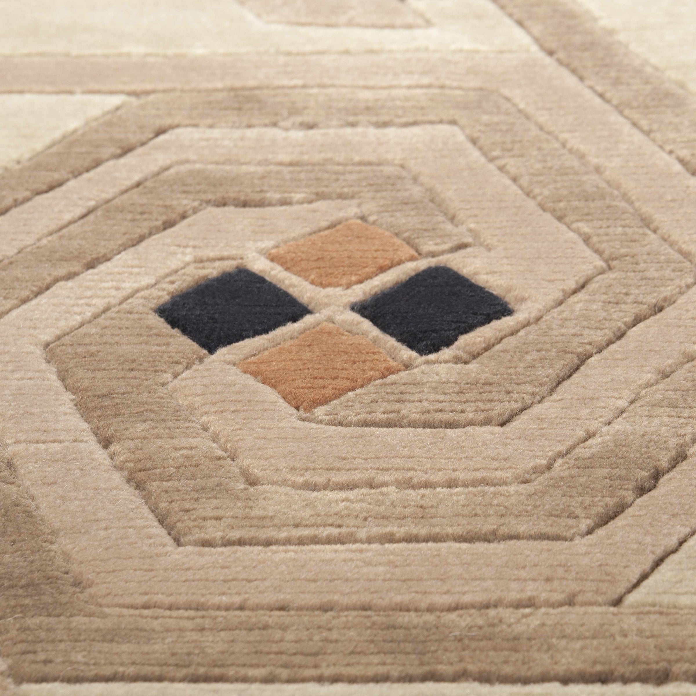 Mugal IN-978 Hand Knotted Rug