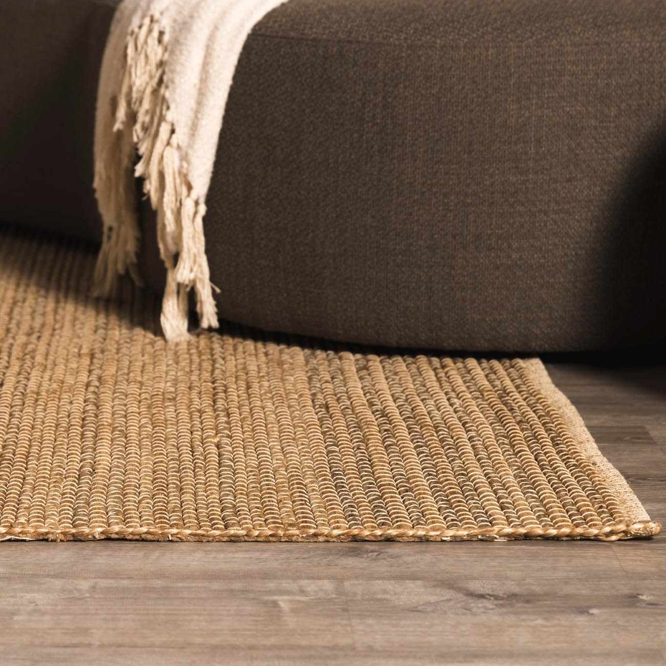 Aria IAA-1002 Handmade Rug