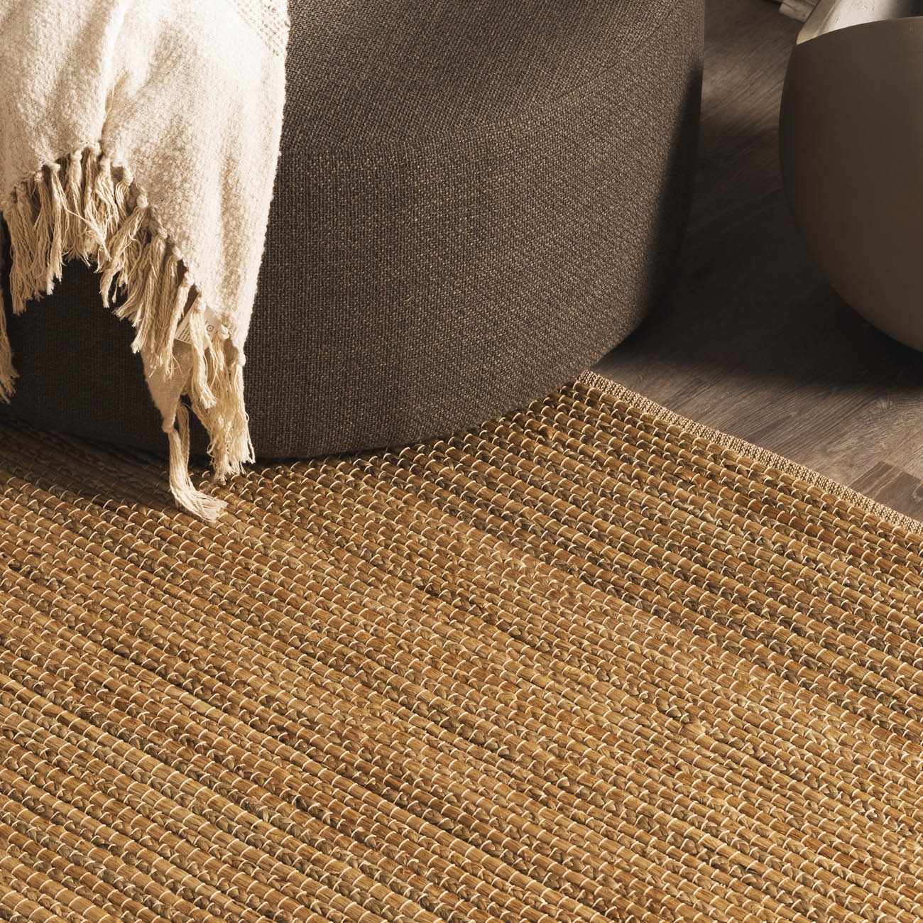 Aria IAA-1002 Handmade Rug