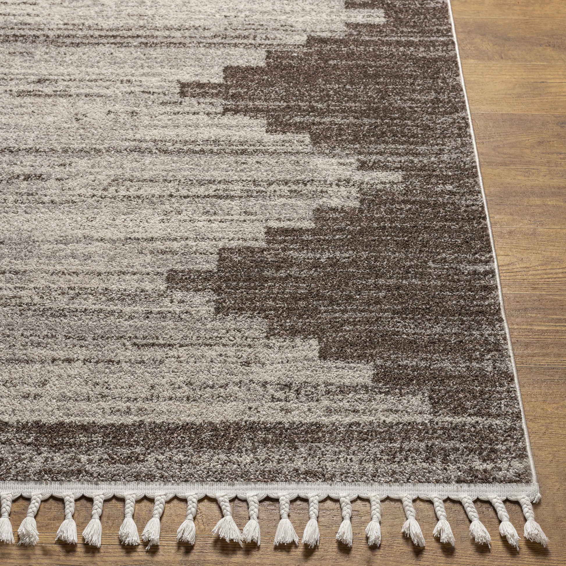 Blackburn BBN-2304 Machine Woven Rug