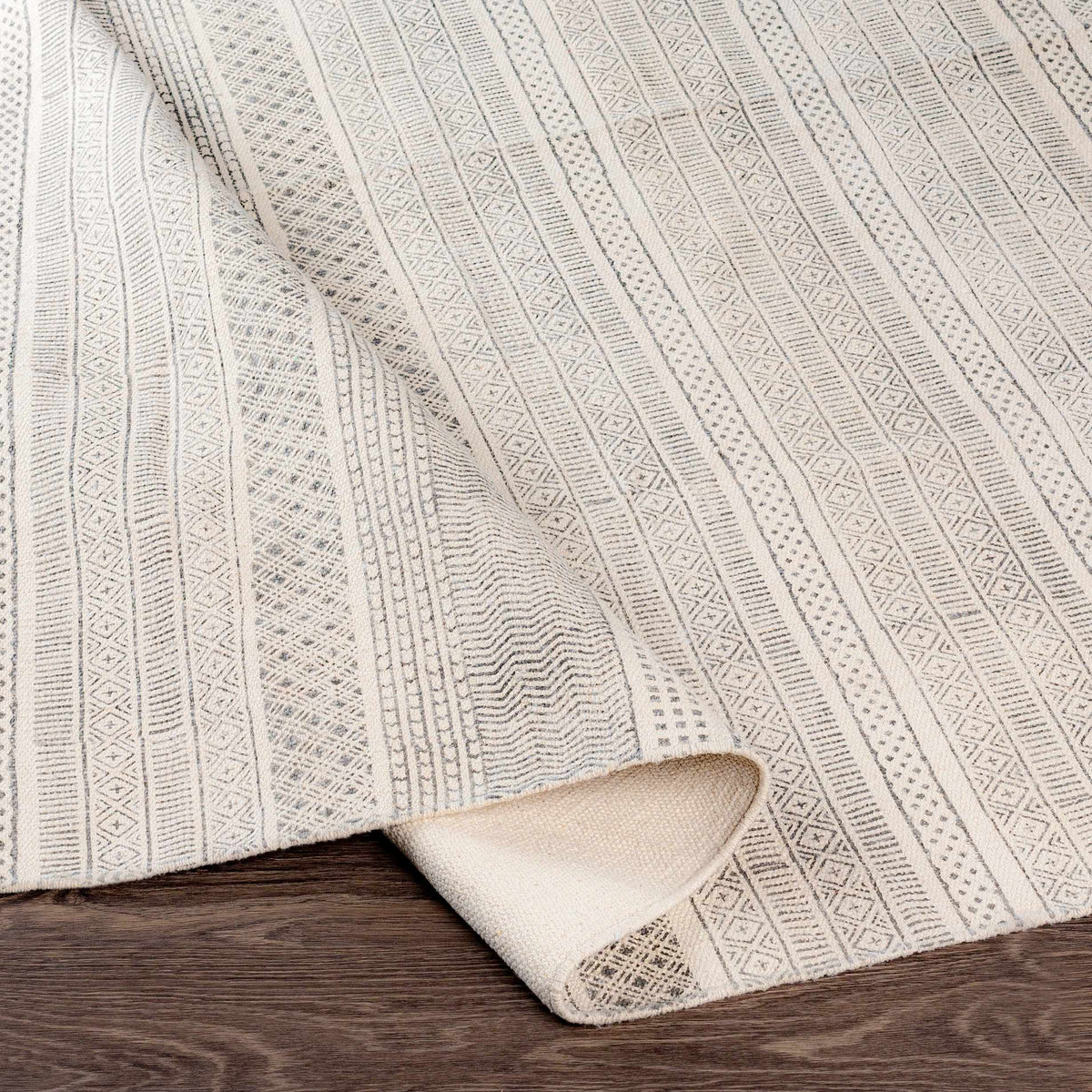 July JUY-2304 Hand Woven Rug