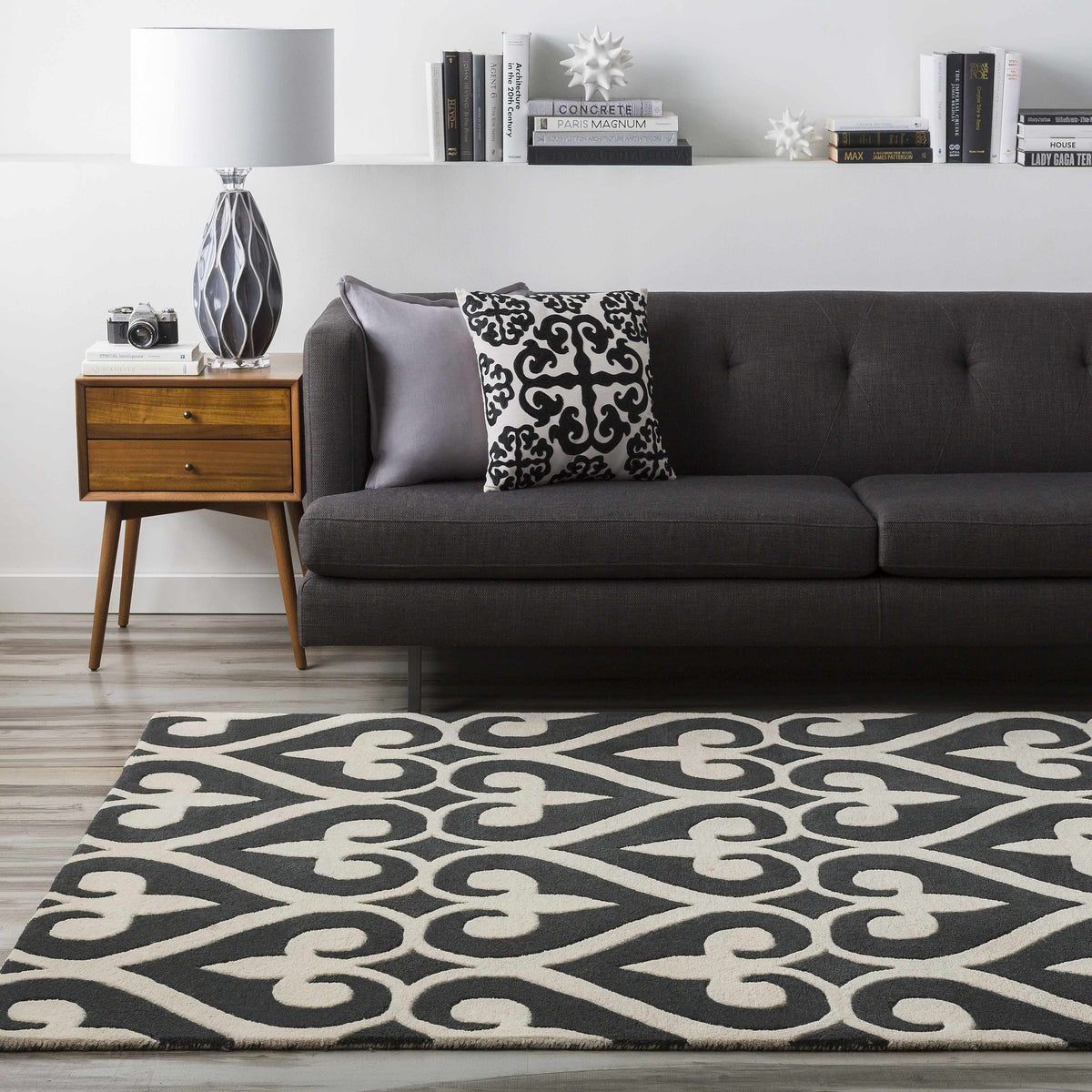 Pillows : LG-576,SL-004,Rugs : ZUN-1048,Table Lamps : BTH-420