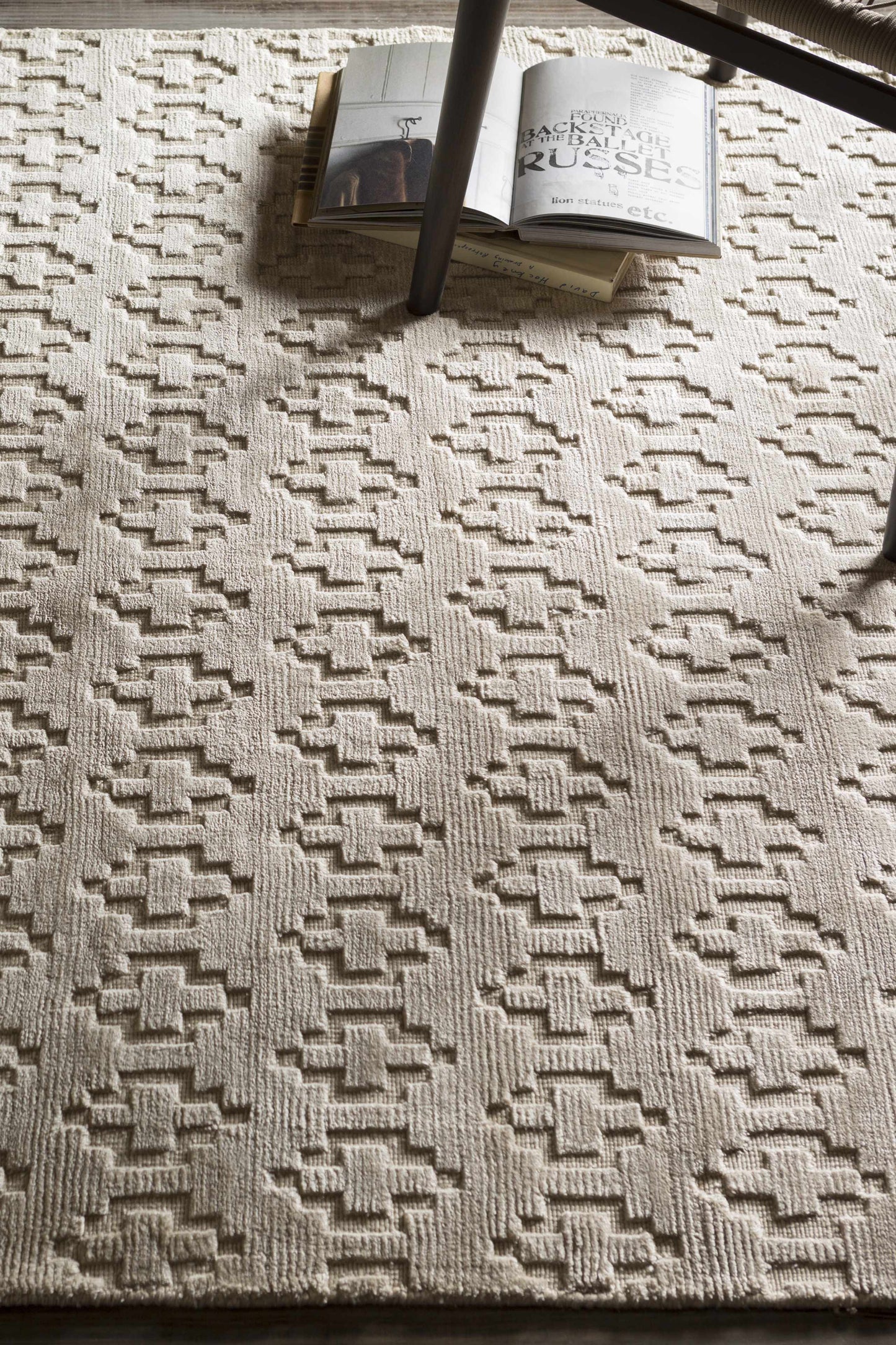 Castlebury CBY-7000 Hand Woven Rug