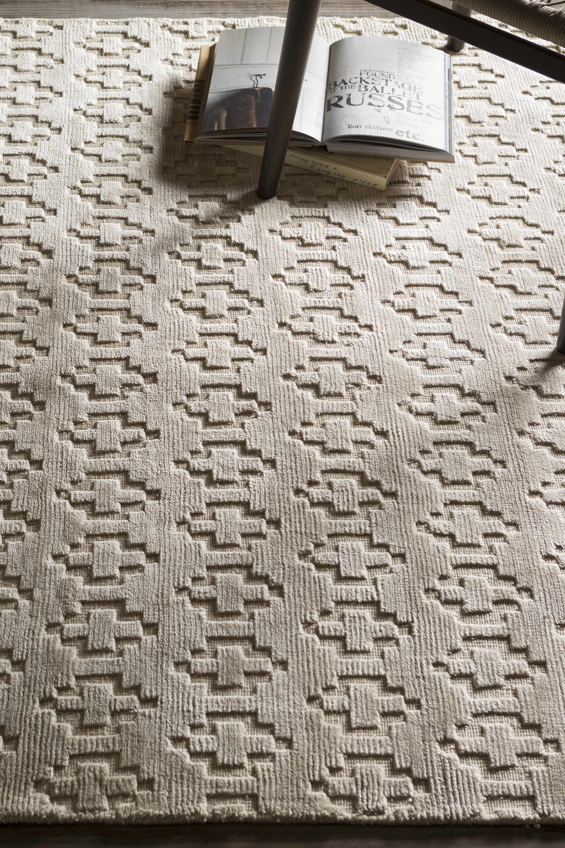 Castlebury CBY-7000 Hand Woven Rug