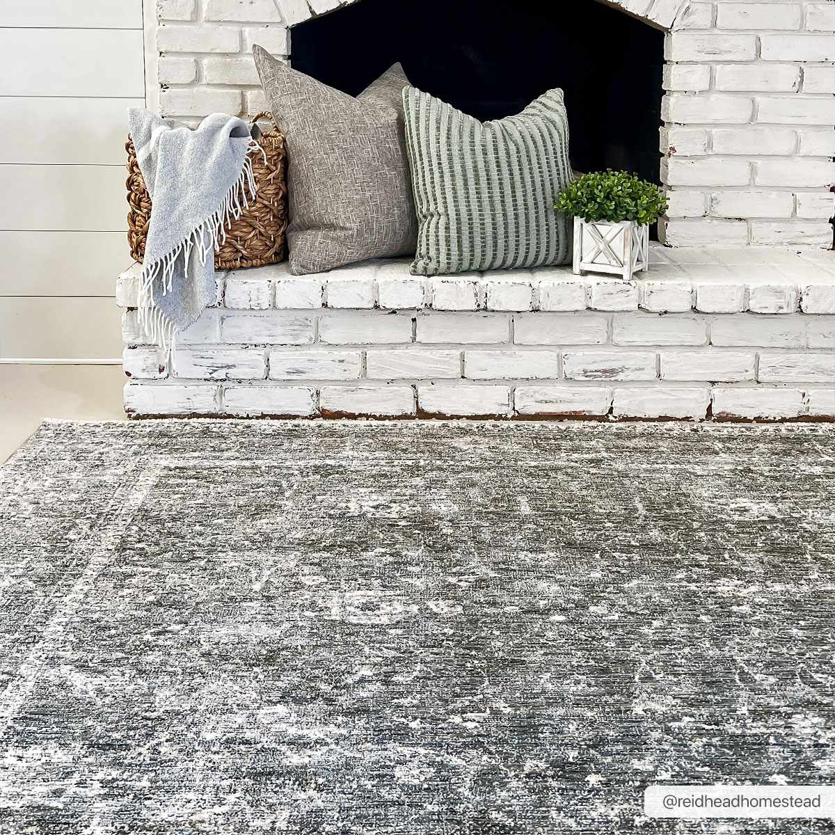 Lincoln LIC-2304 Machine Woven Rug