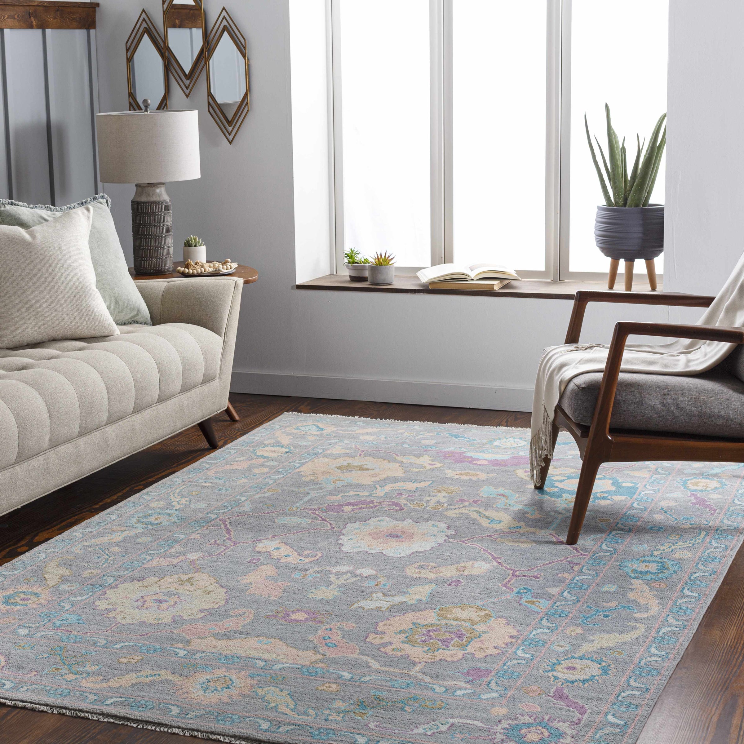 Ushak USK-2300 Hand Knotted Rug