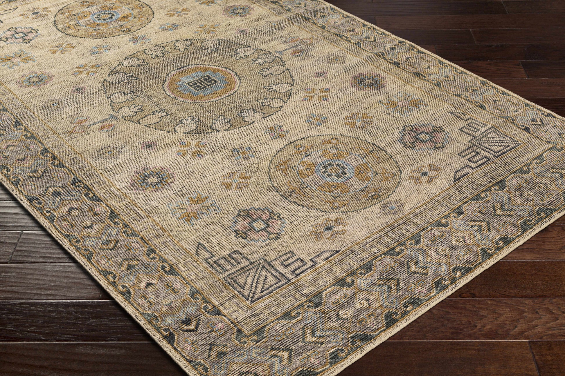 Smyrna SMY-2301 Handmade Rug