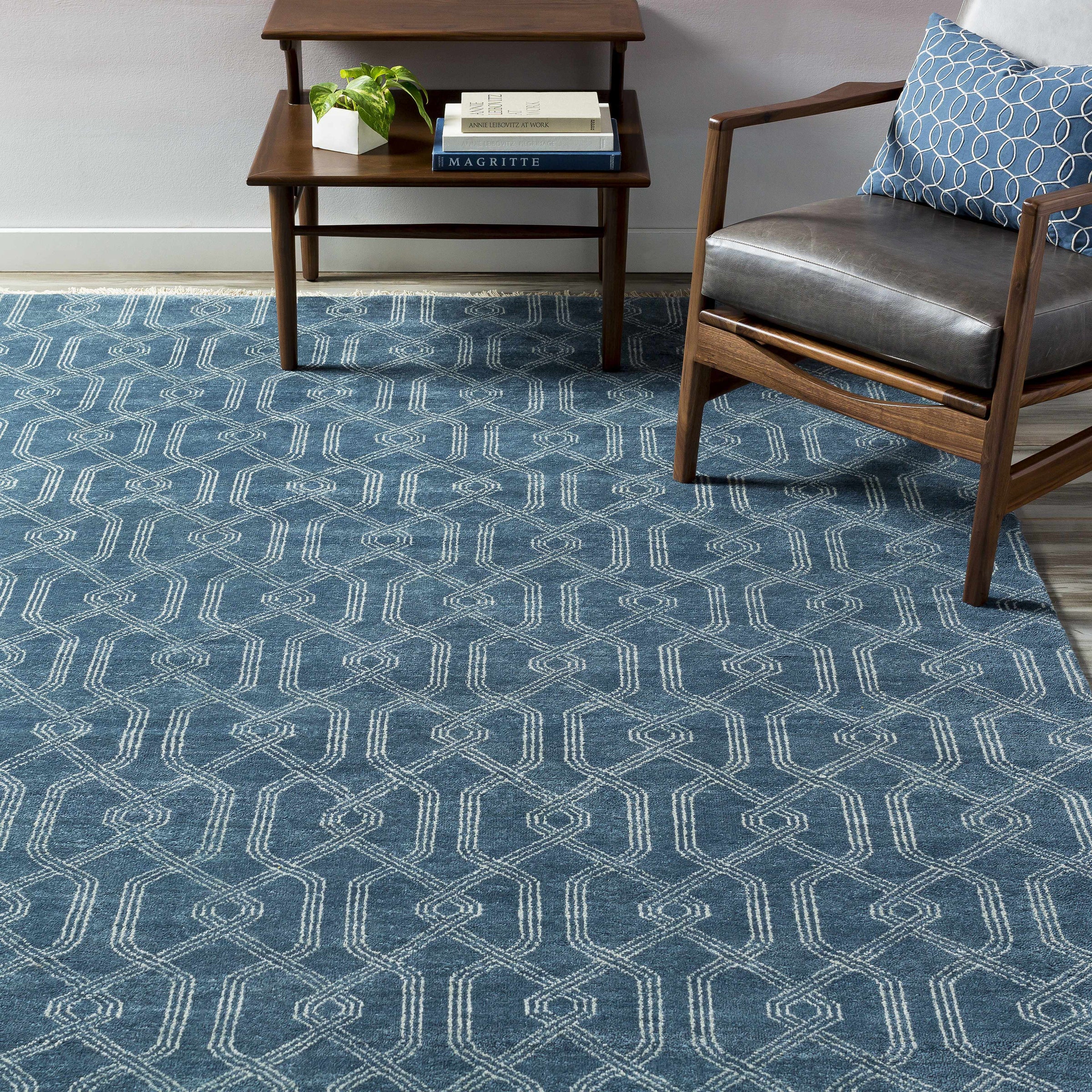Pillows : SDB-004,Rugs : SAO-2007