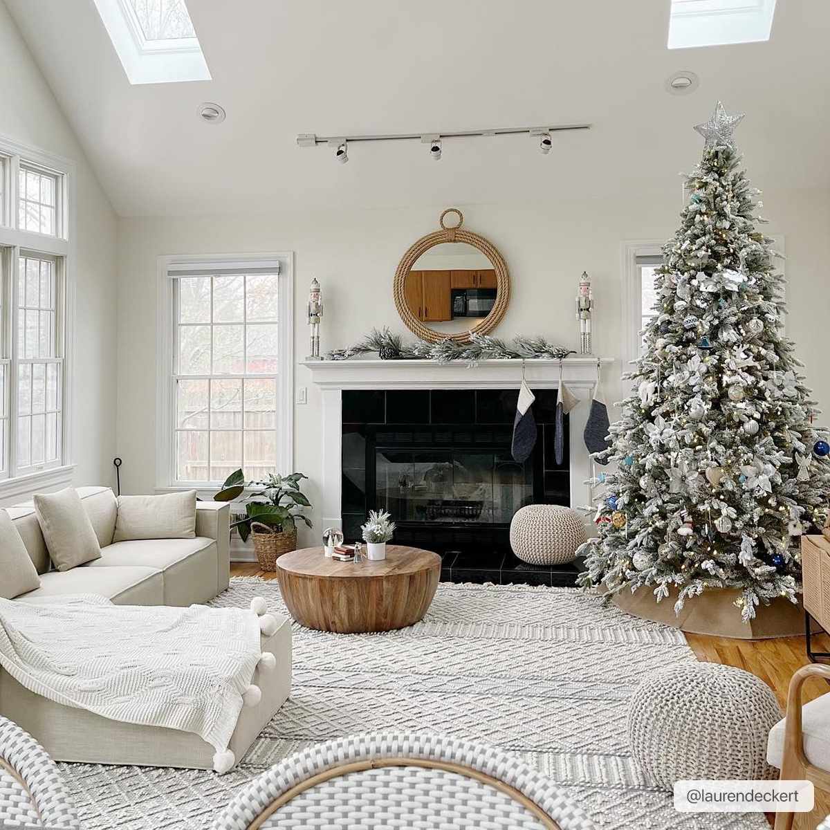 Farmhouse Tassels FTS-2301 Hand Woven Rug