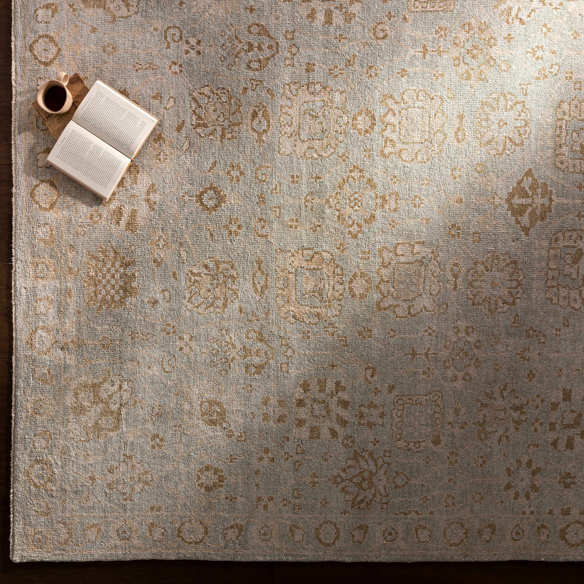 Royal RYL-2304 Hand Knotted Rug