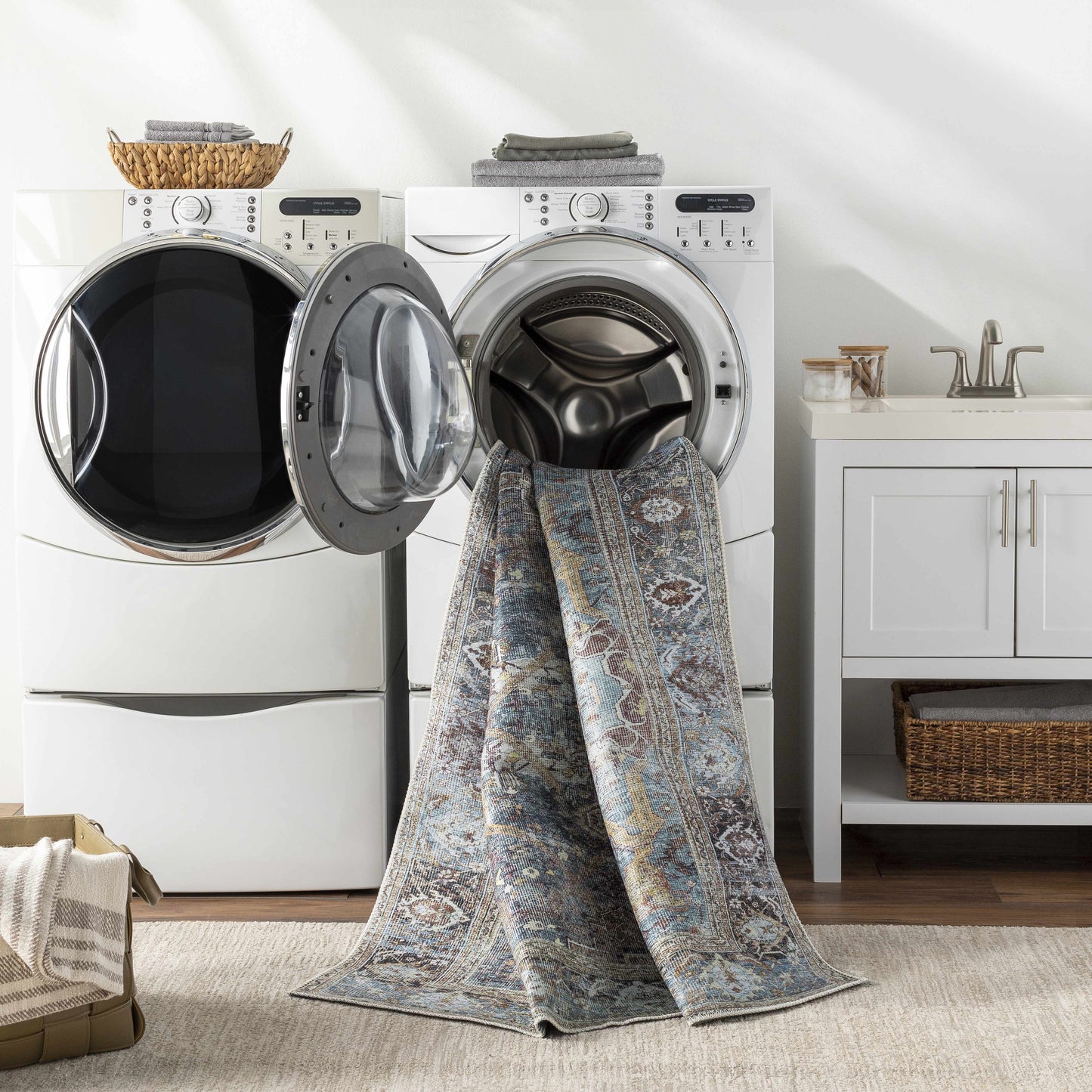 Amelie AML-2370 Machine Woven Rug