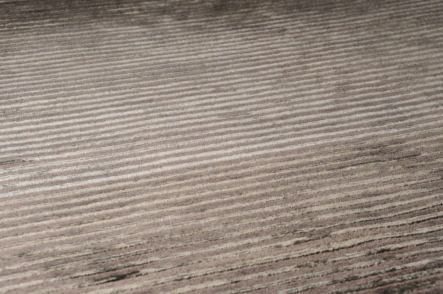 Mugal IN-8243 Hand Knotted Rug