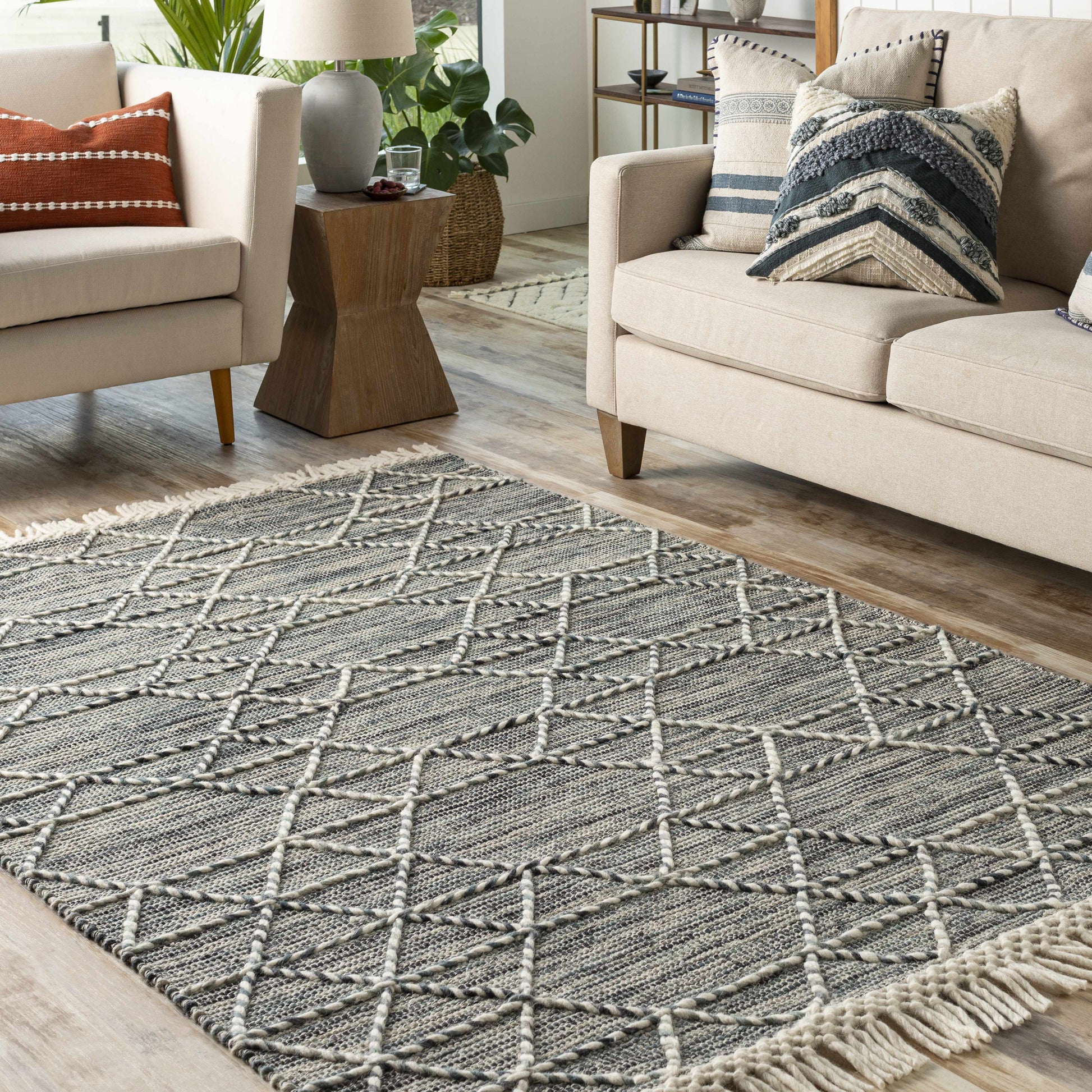 Lucia LCI-2300 Hand Woven Rug