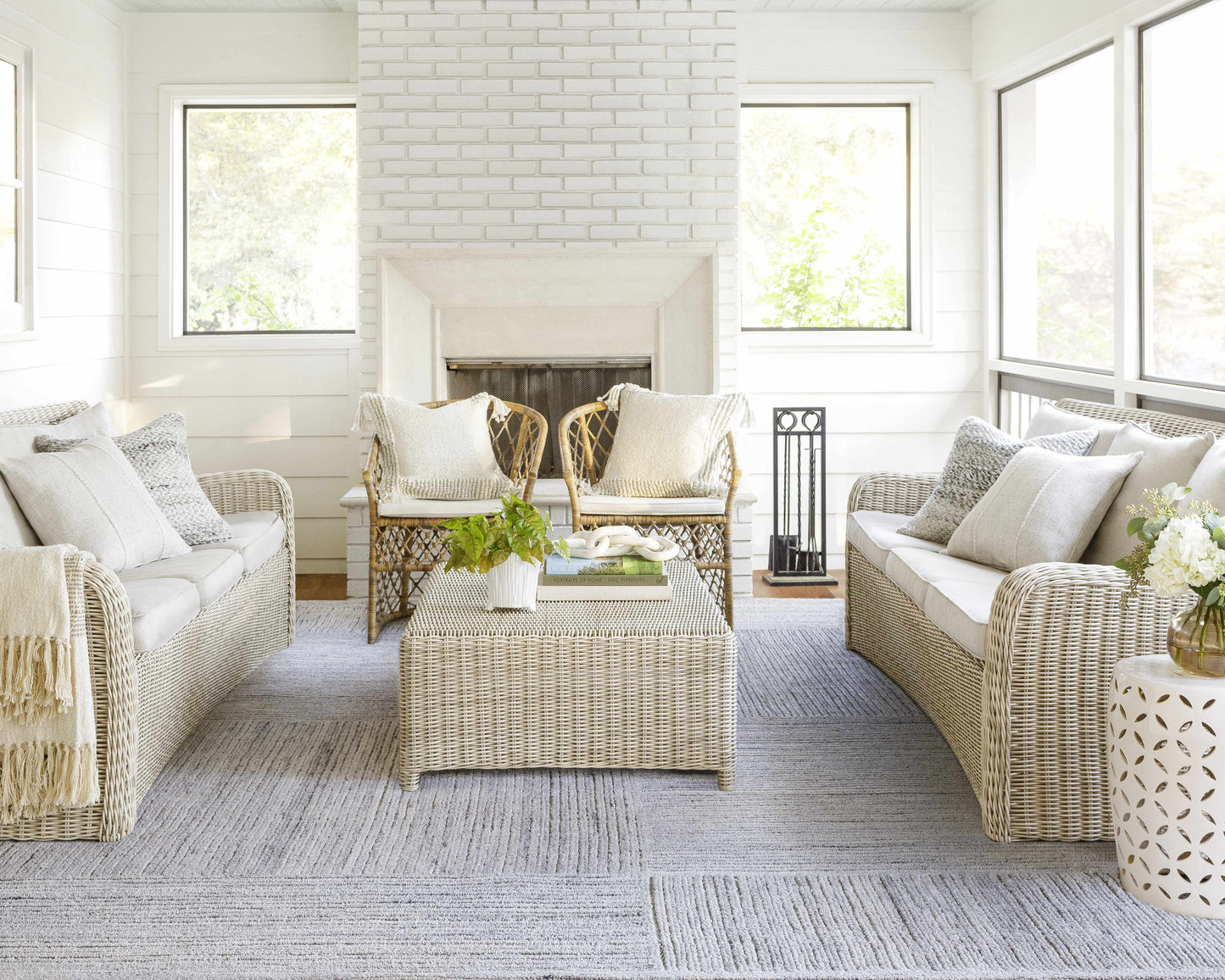 Calgary CGR-2304 Handmade Rug