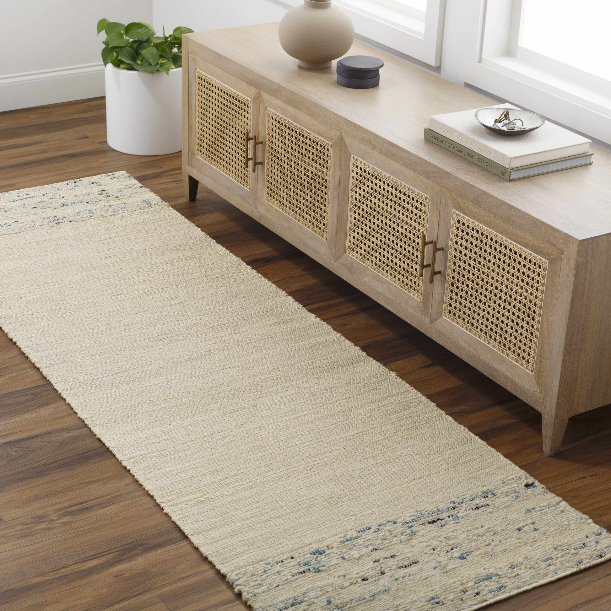 Geneva GNV-2302 Hand Woven Rug