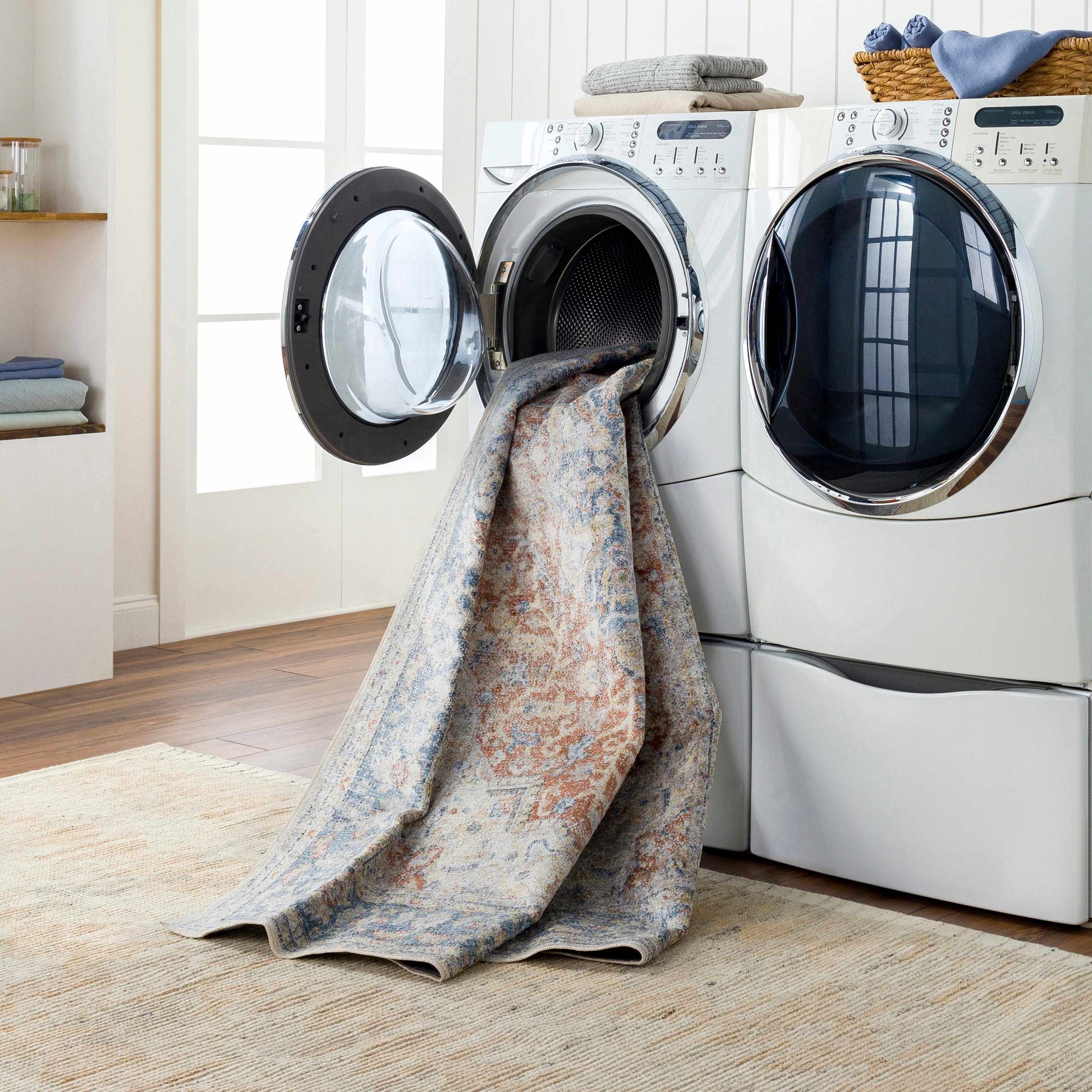 Lillian LLL-2332 Machine Woven Rug