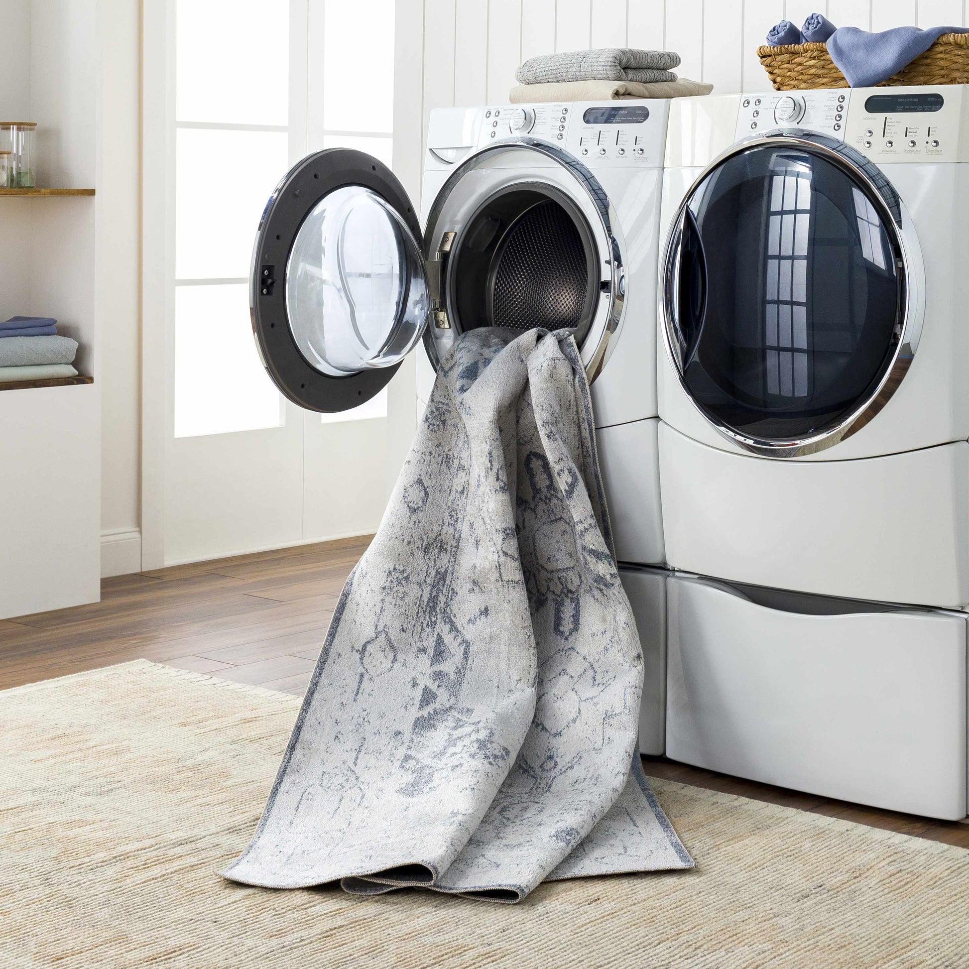 Lillian LLL-2300 Machine Woven Rug