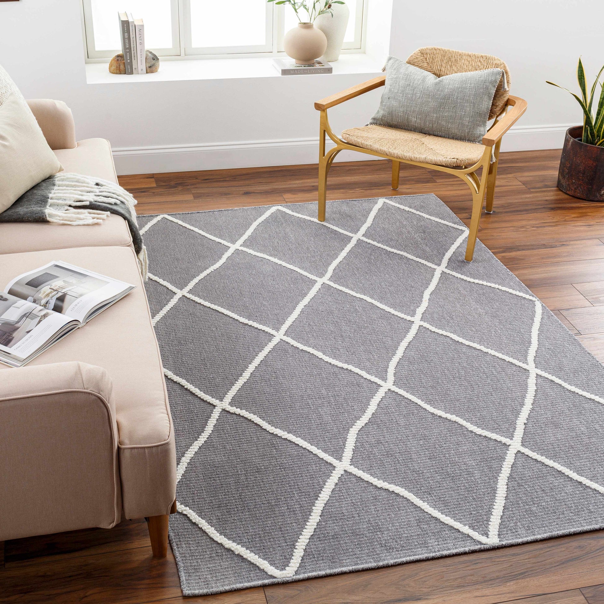 Lyna LYA-2304 Machine Woven Rug