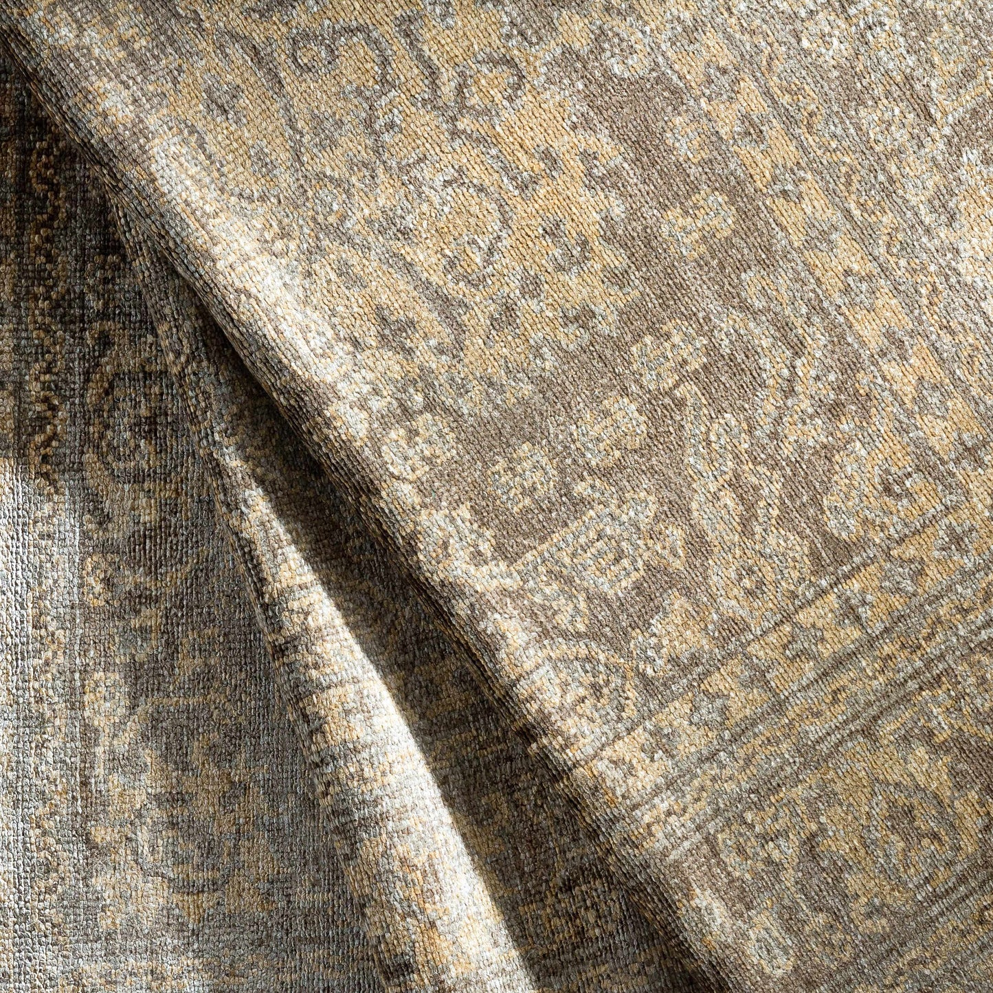 Royal RYL-2301 Hand Knotted Rug