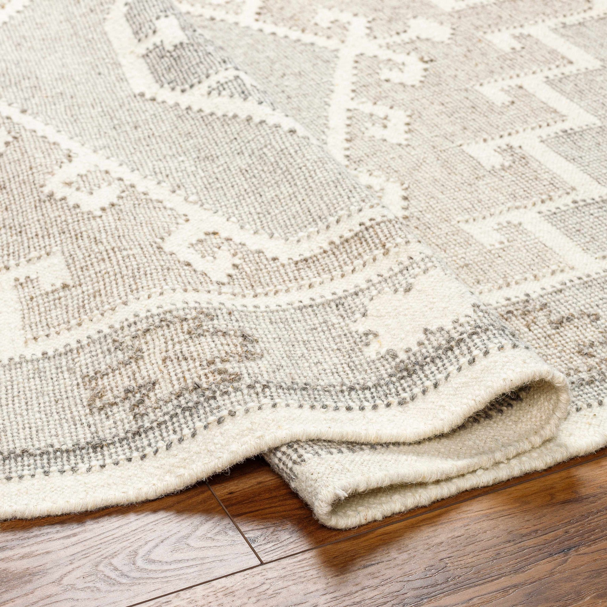 Valerie VLA-2304 Hand Woven Rug