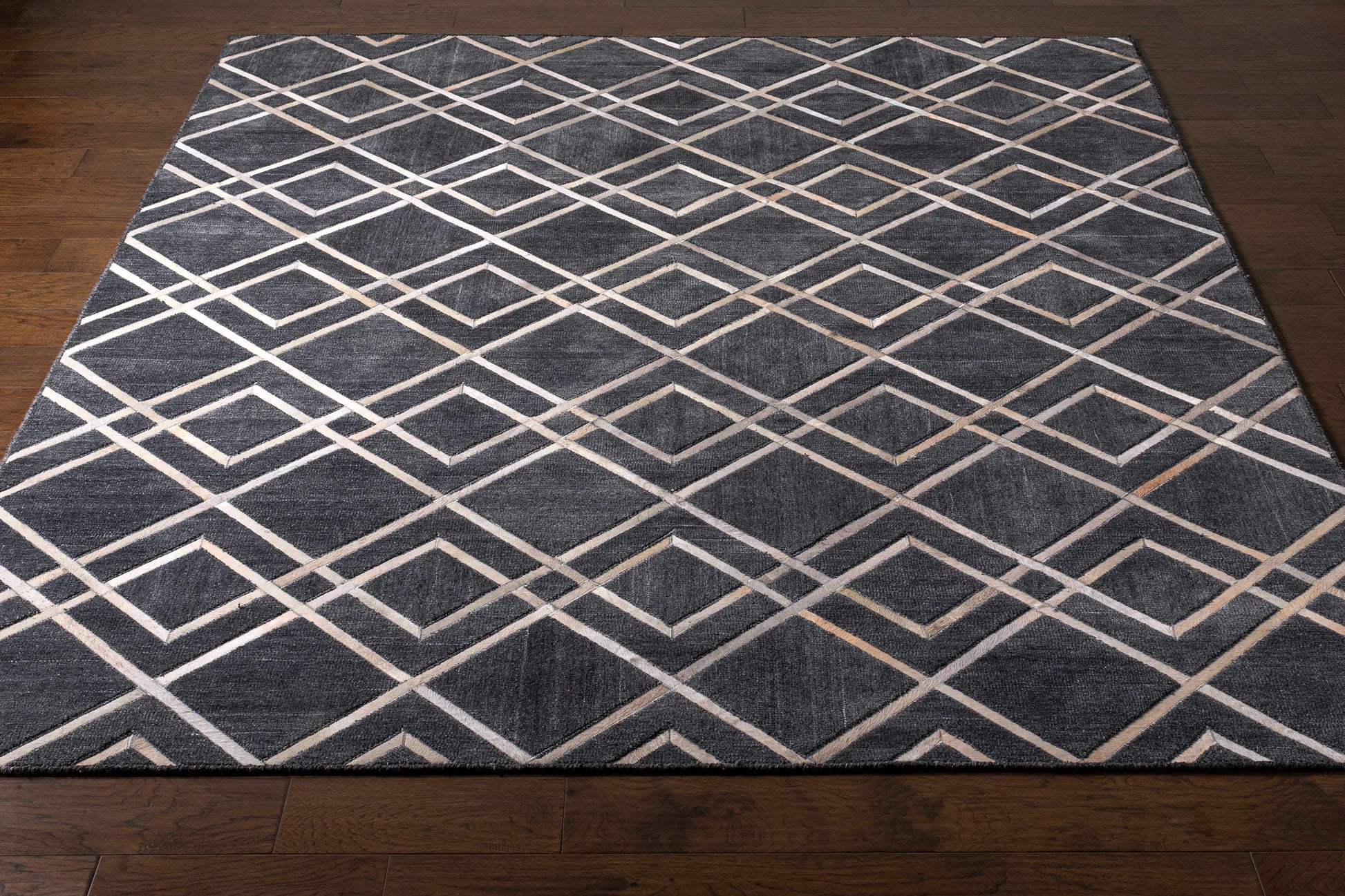 Eloquent ELQ-2305 Hand Crafted Rug