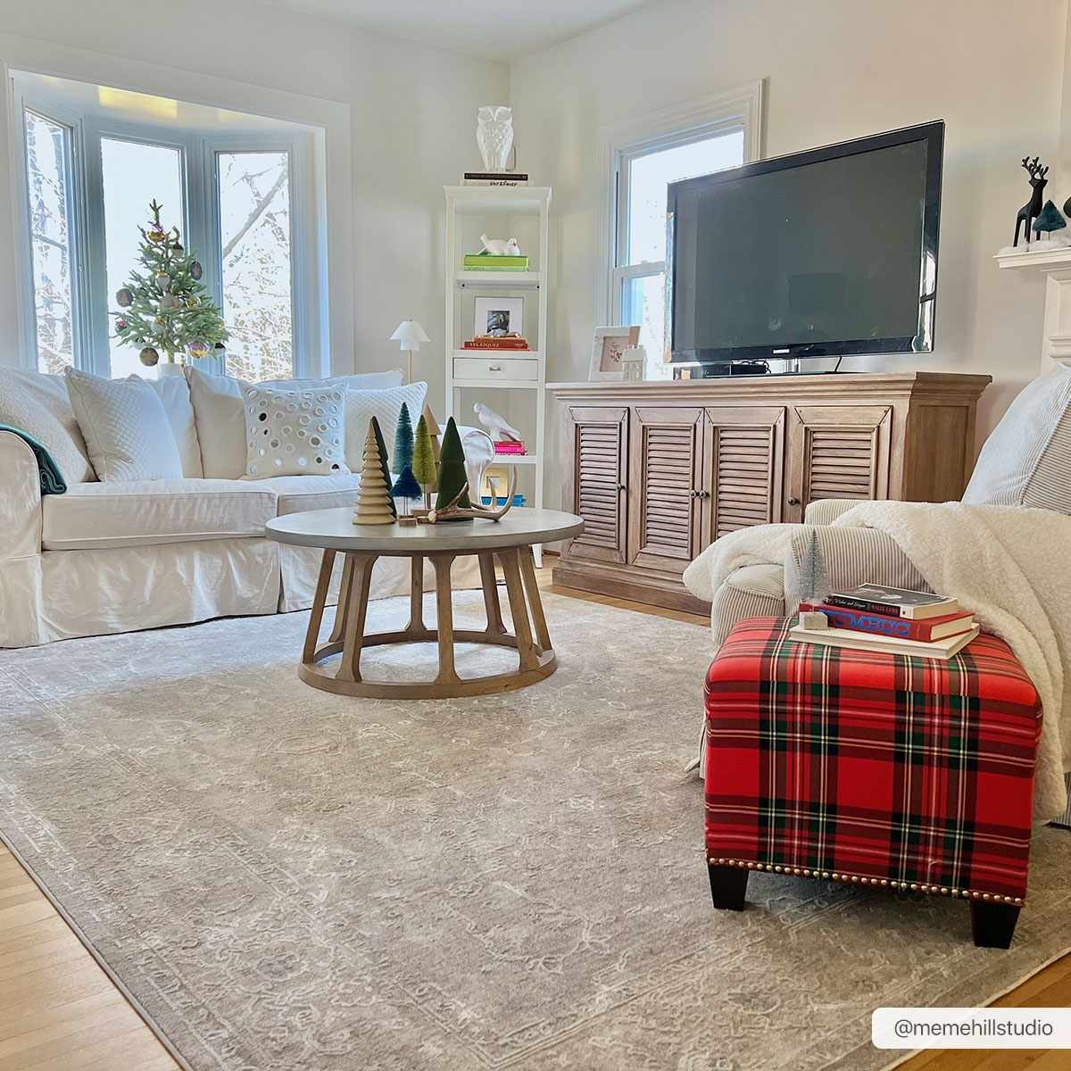 Avant Garde AVT-2304 Machine Woven Rug