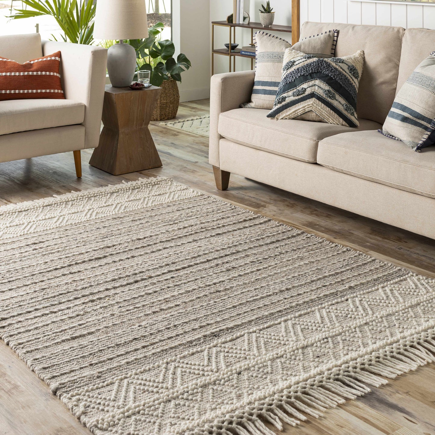 Lucia LCI-2305 Hand Woven Rug