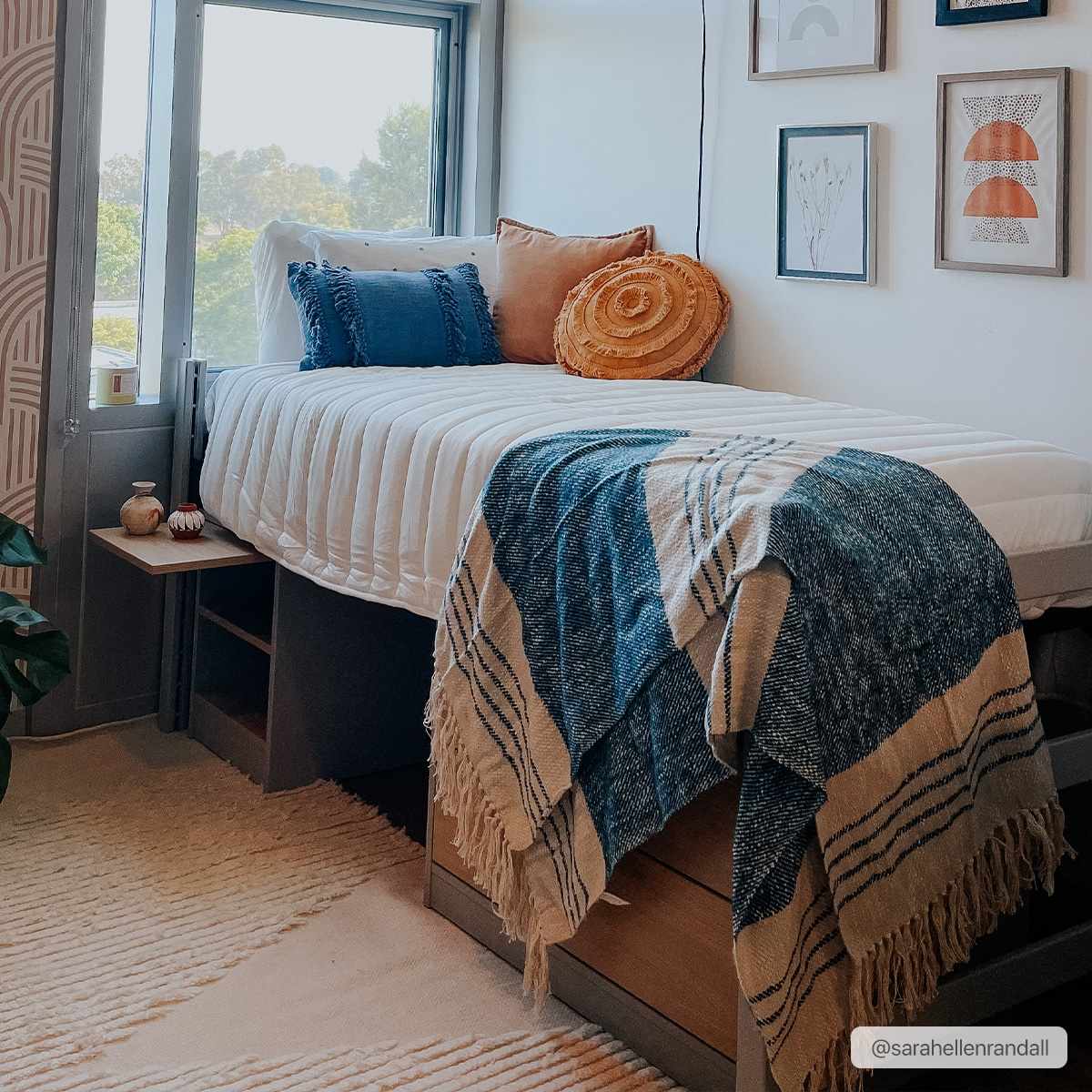 Apache APA-2301 Hand Woven Rug