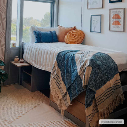 Apache APA-2301 Hand Woven Rug