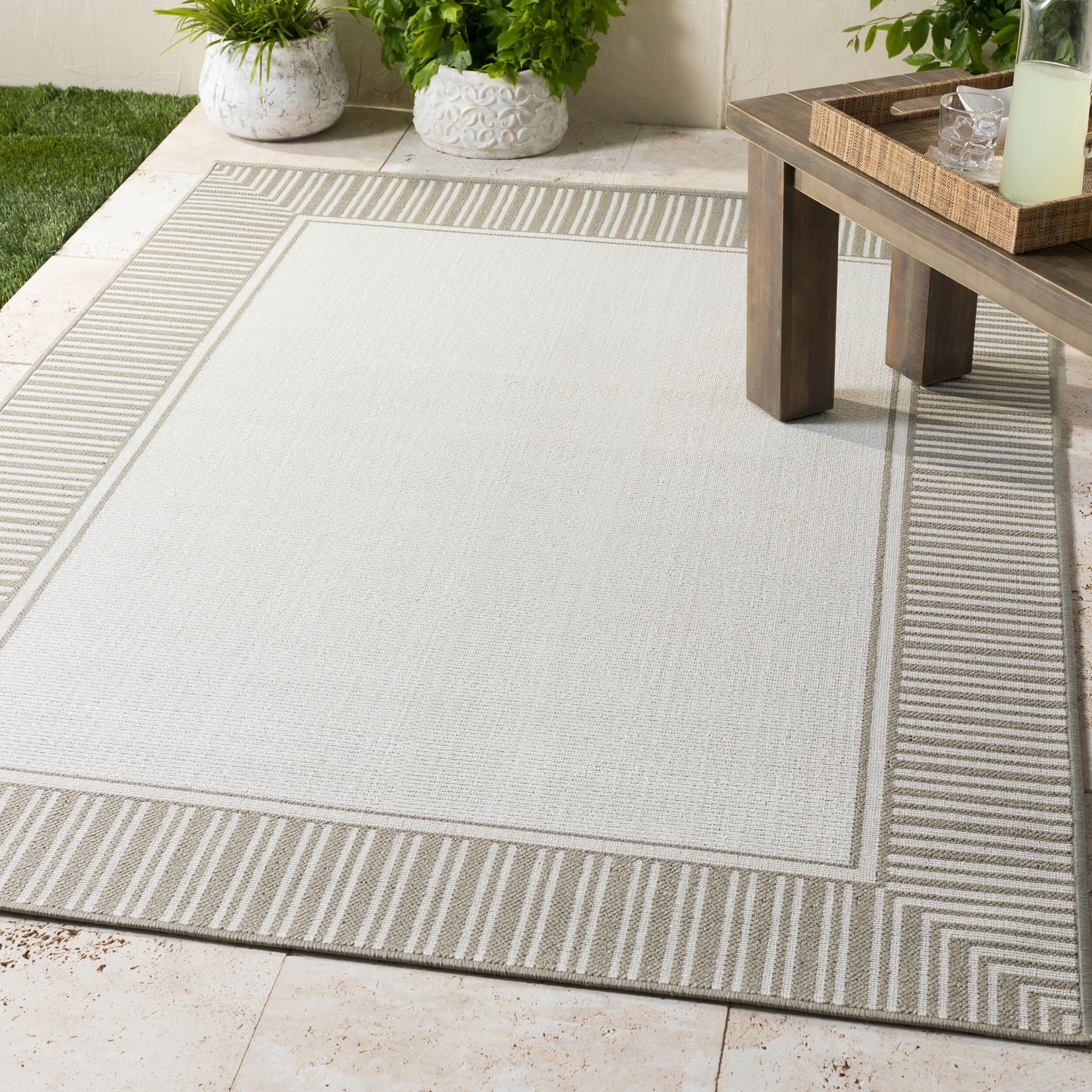Alfresco ALF-9681 2' x 4' Machine Woven Indoor/Outdoor Accent Rug