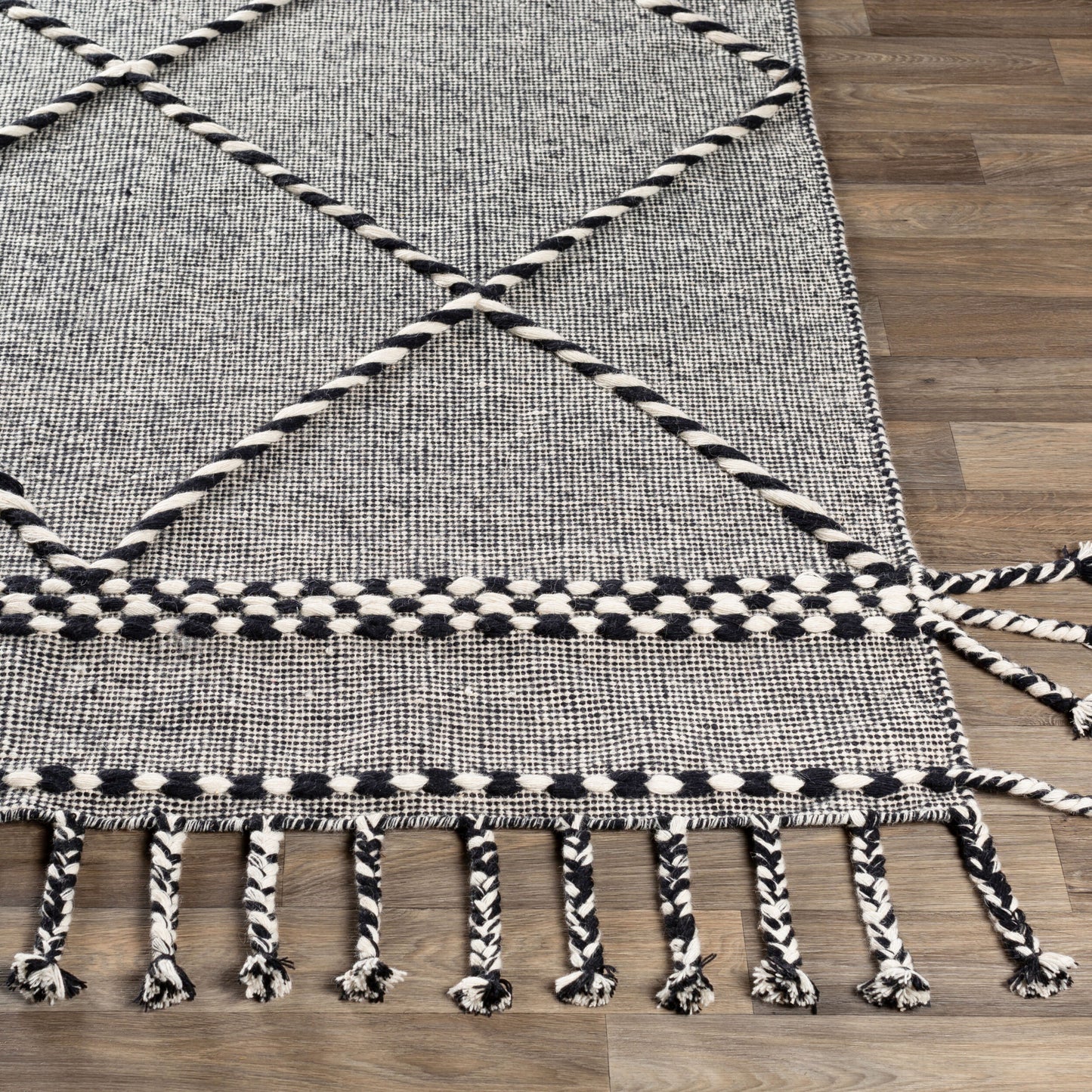 Apache APA-2306 2' x 3' Handmade Wool Accent Rug