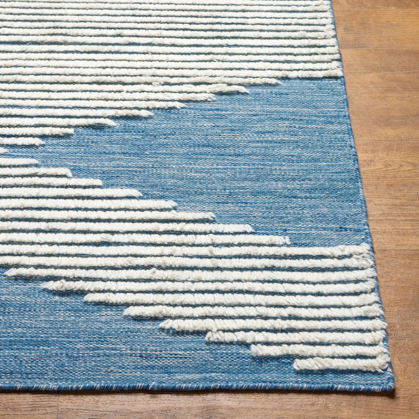 Apache APA-2310 2' x 3' Handmade Wool Accent Rug