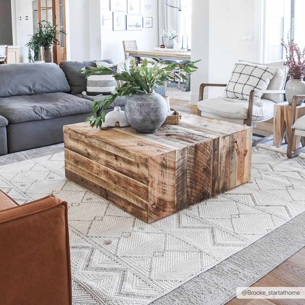 New Delhi NWH-2305 Machine Woven Rug