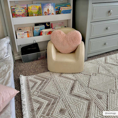 New Delhi NWH-2305 Machine Woven Rug