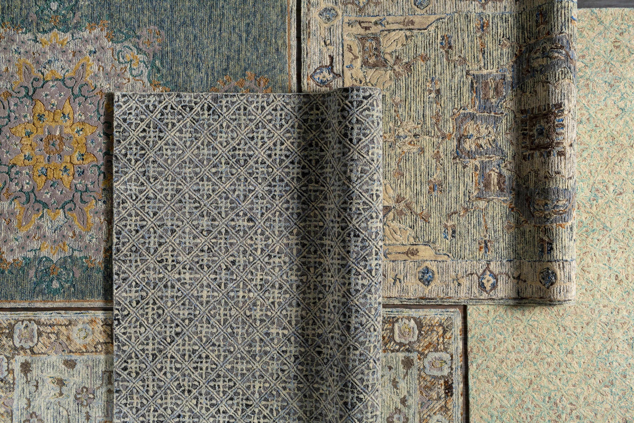 Avon AVO-2304 Handmade Rug
