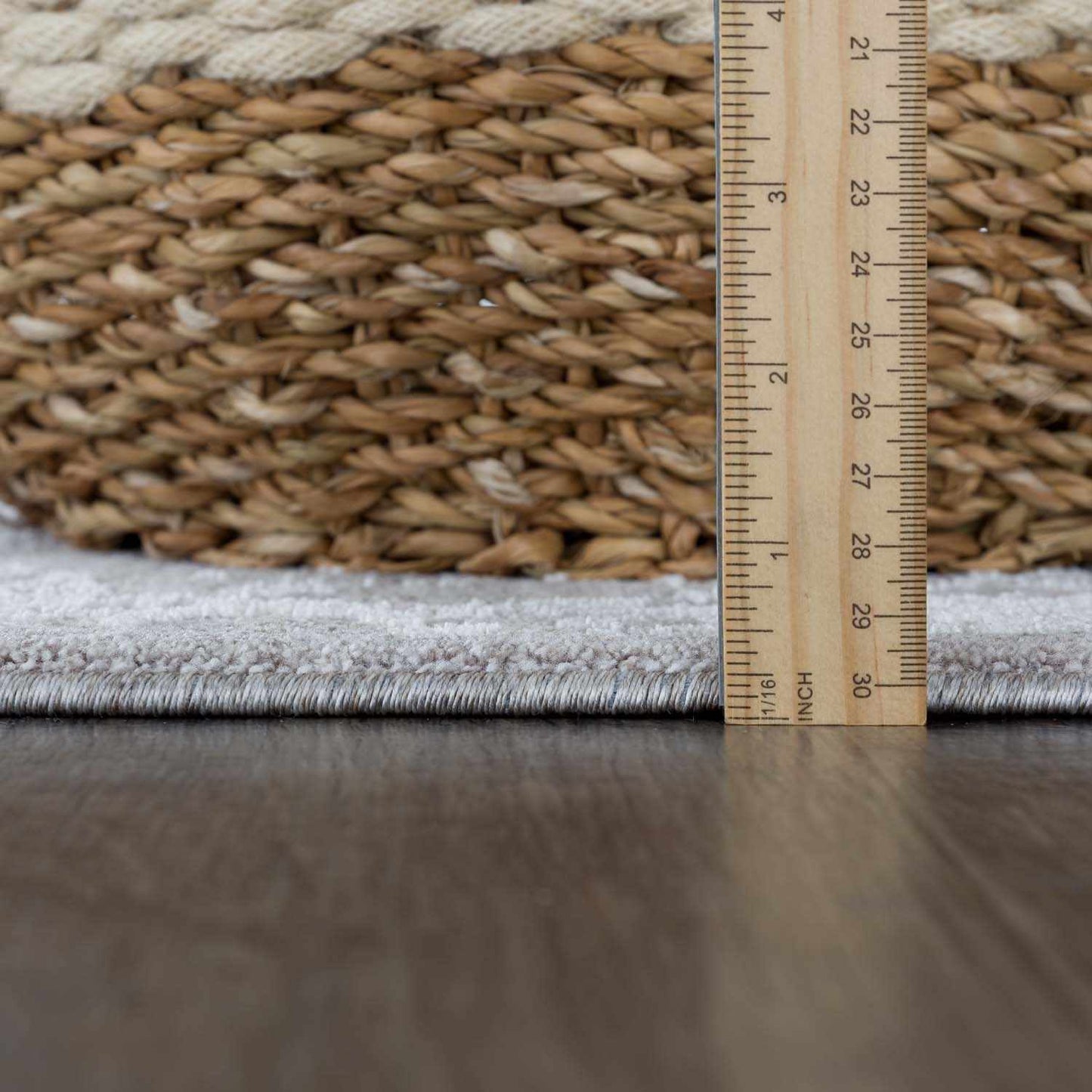 Avant Garde AVT-2304 Machine Woven Rug