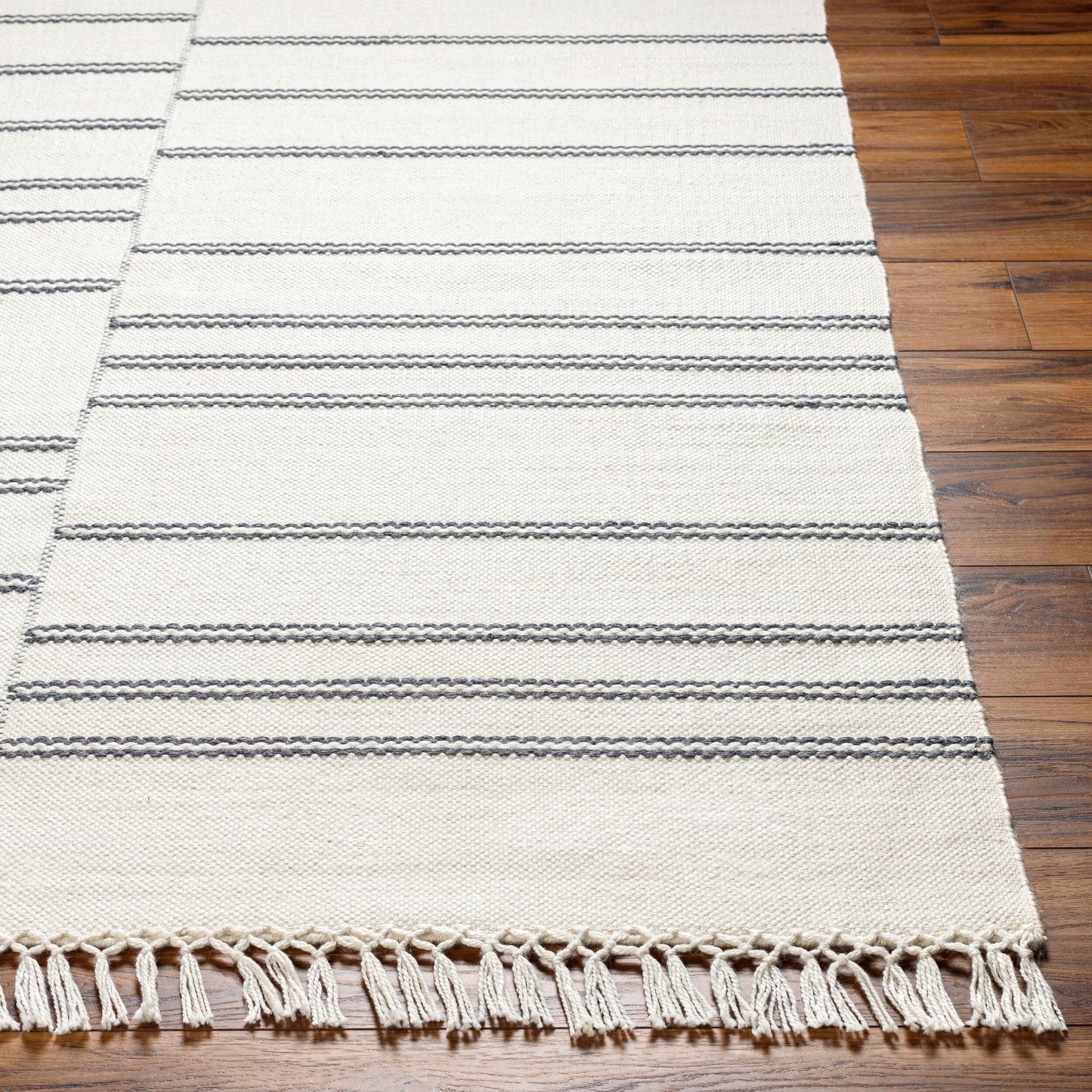 Azalea AZA-2332 2' x 3' Handmade Recyled Accent Rug