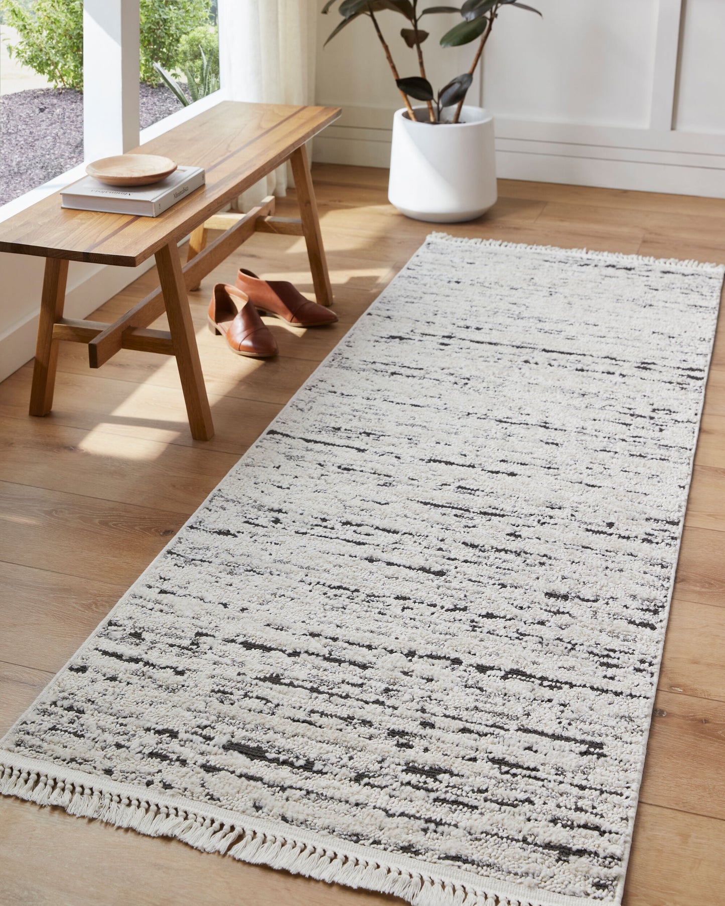 Berlin BLR-2301 5' x 7' Machine Woven Area Rug