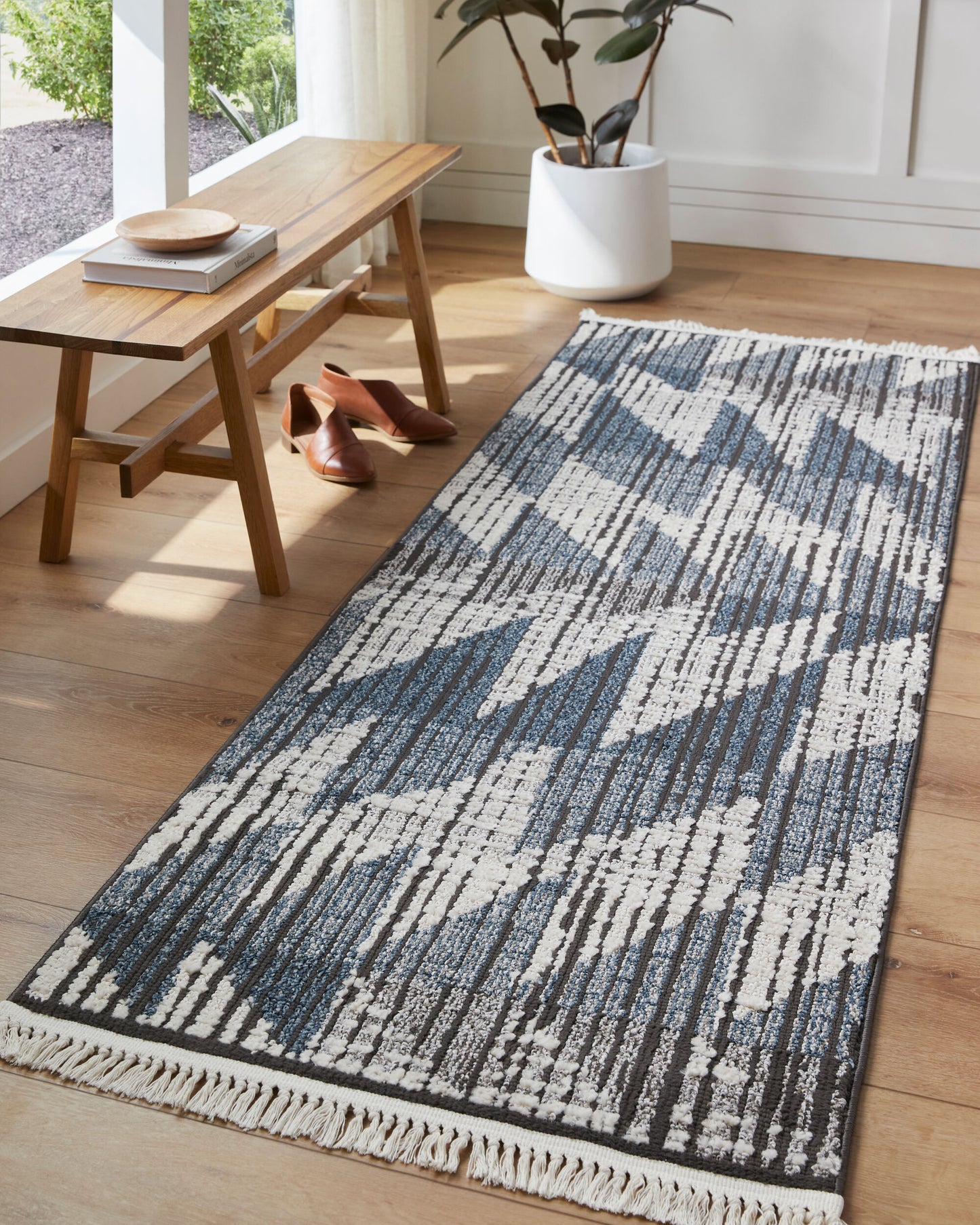 Berlin BLR-2305 5' x 7' Machine Woven Area Rug