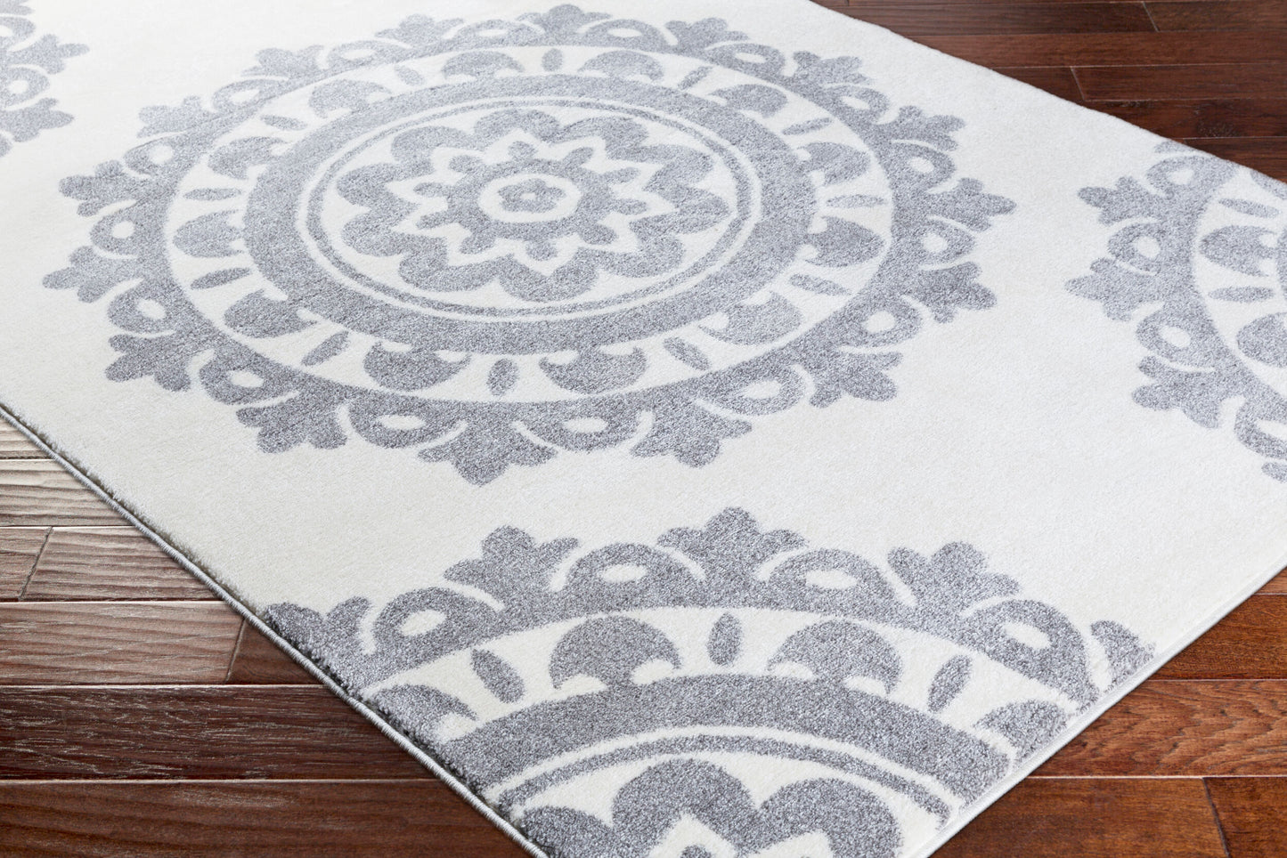 Baylee BYL-1020 5' x 7' Machine Woven Area Rug