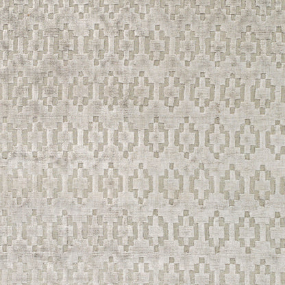 Castlebury CBY-7004 2' x 3' Handmade Faux Silk Accent Rug