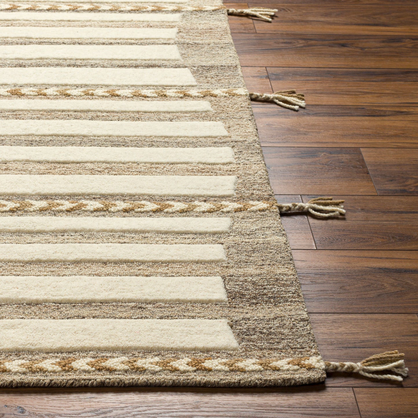 Cherokee CHK-2307 2' x 3' Handmade Wool Accent Rug
