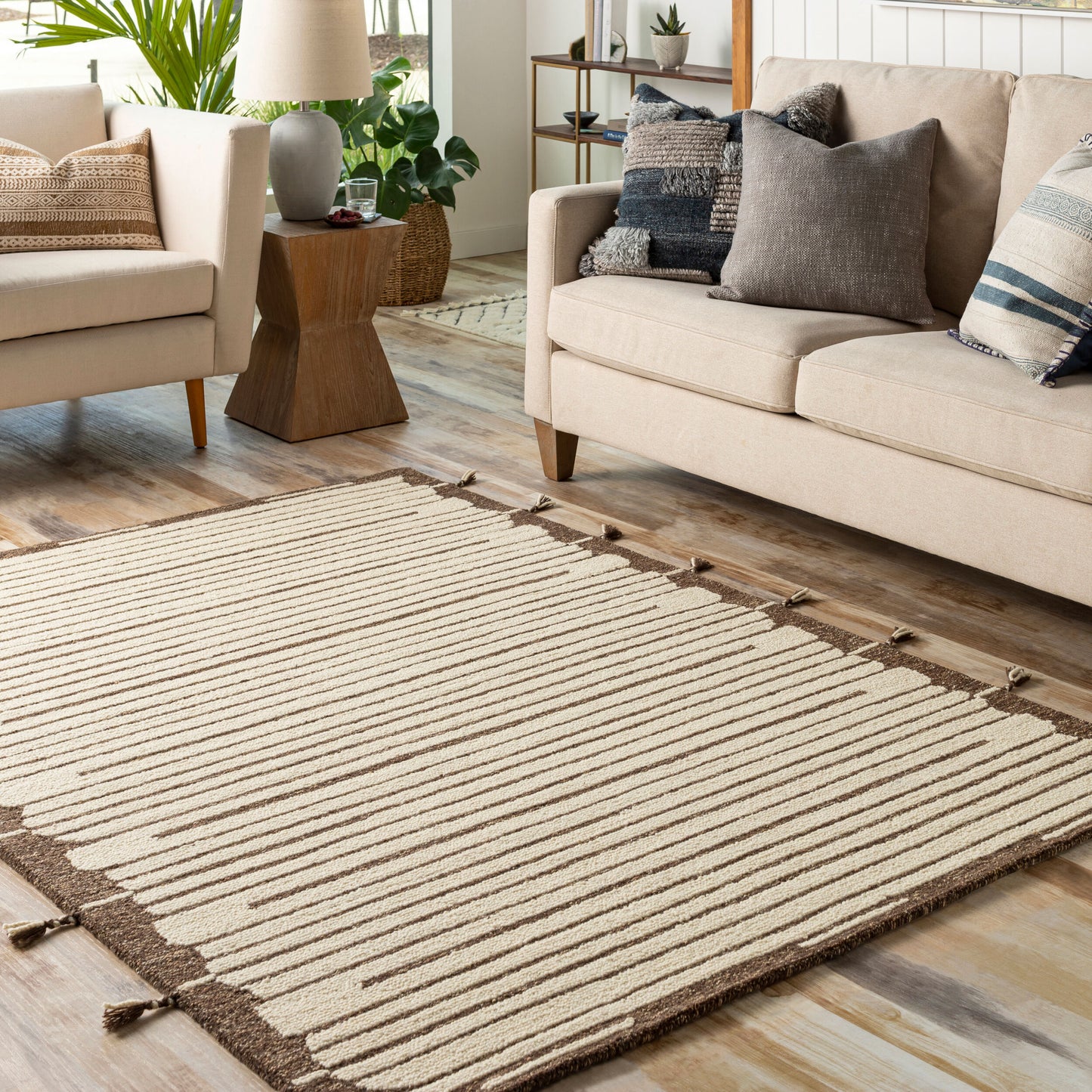 Cherokee CHK-2311 2' x 3' Handmade Wool Accent Rug