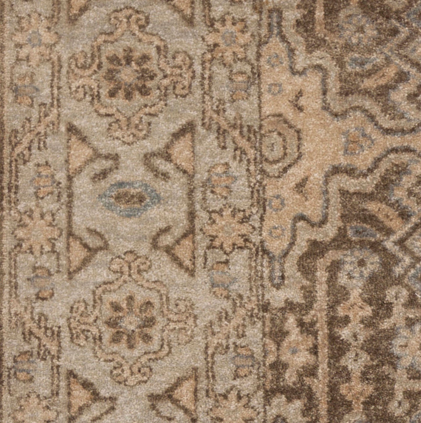 Cheshire CSH-6010 2' x 3' Handmade Wool Accent Rug
