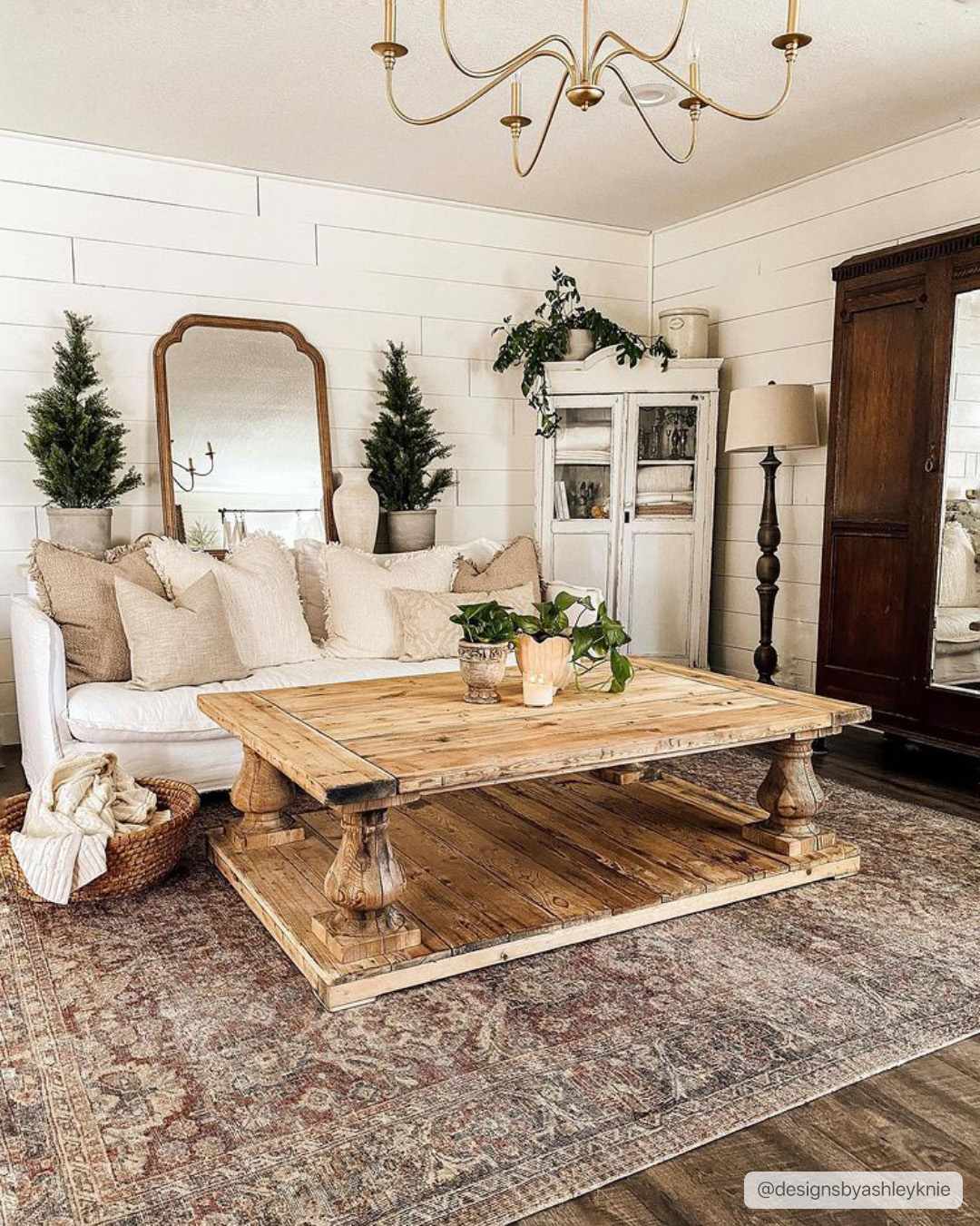 Unique UNQ-2303 Hand Tufted Rug