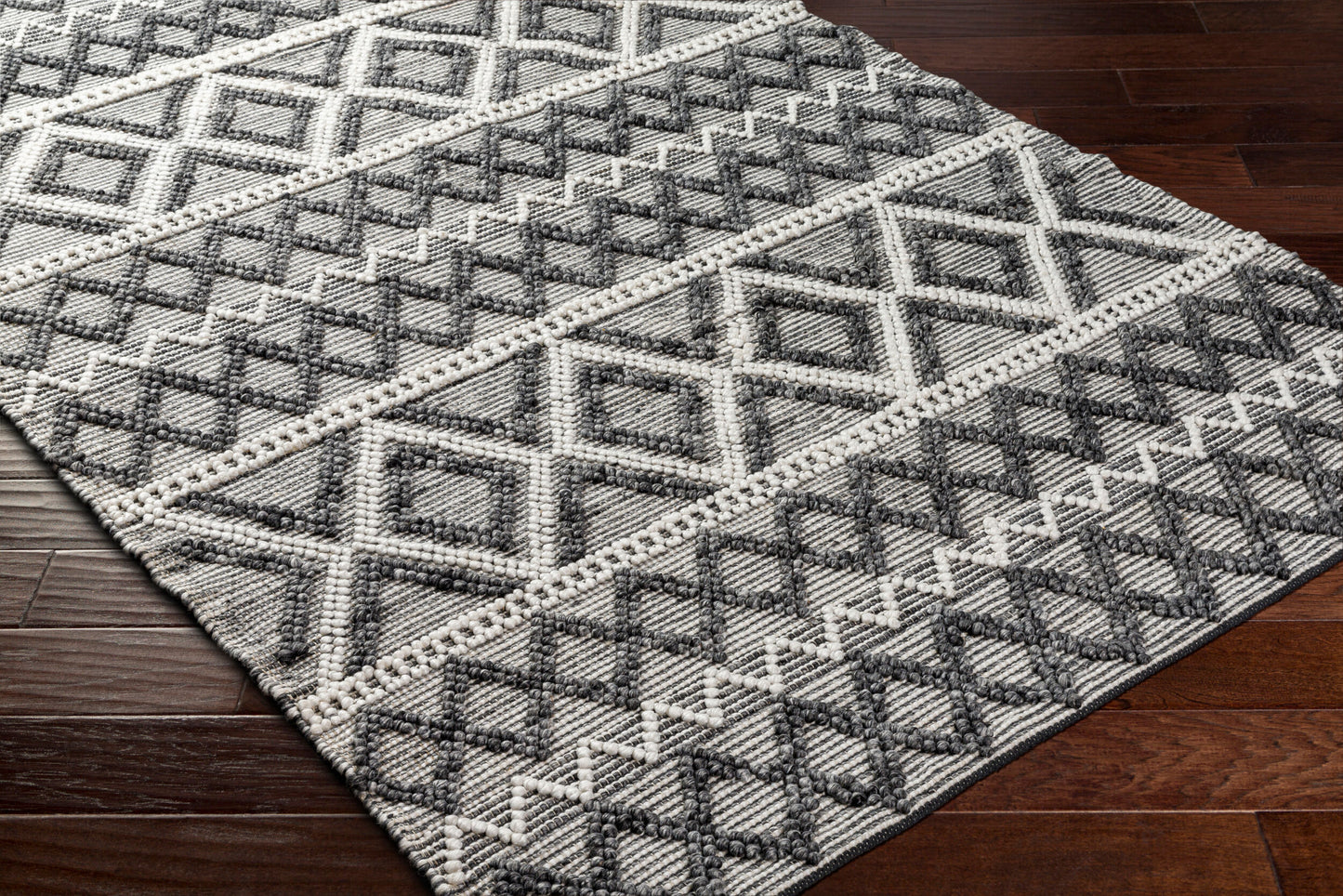 Daffodil DFF-2300 2' x 3' Handmade Recyled Accent Rug
